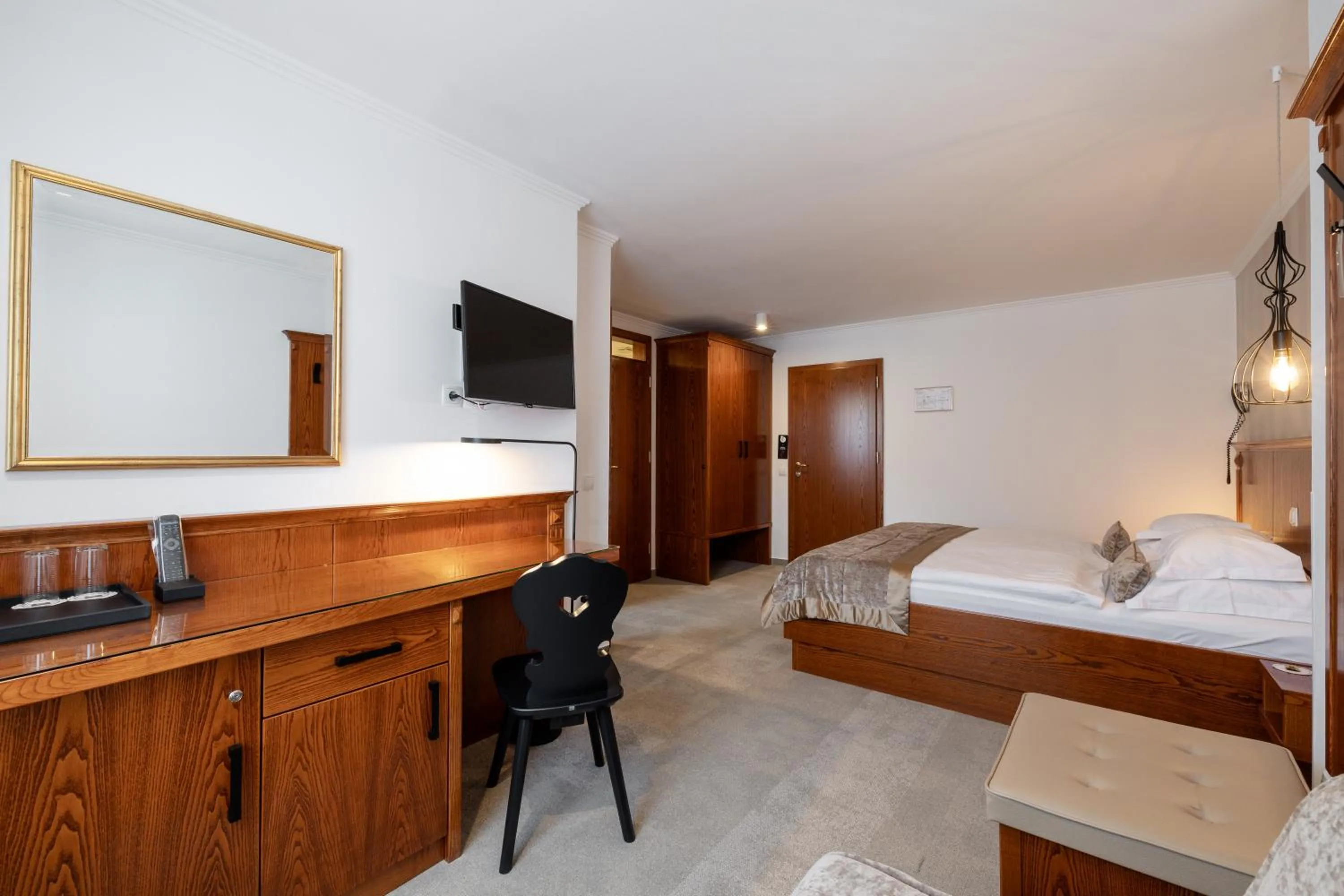 Photo of the whole room, Bed in Kotnik Superior Boutique Hotel