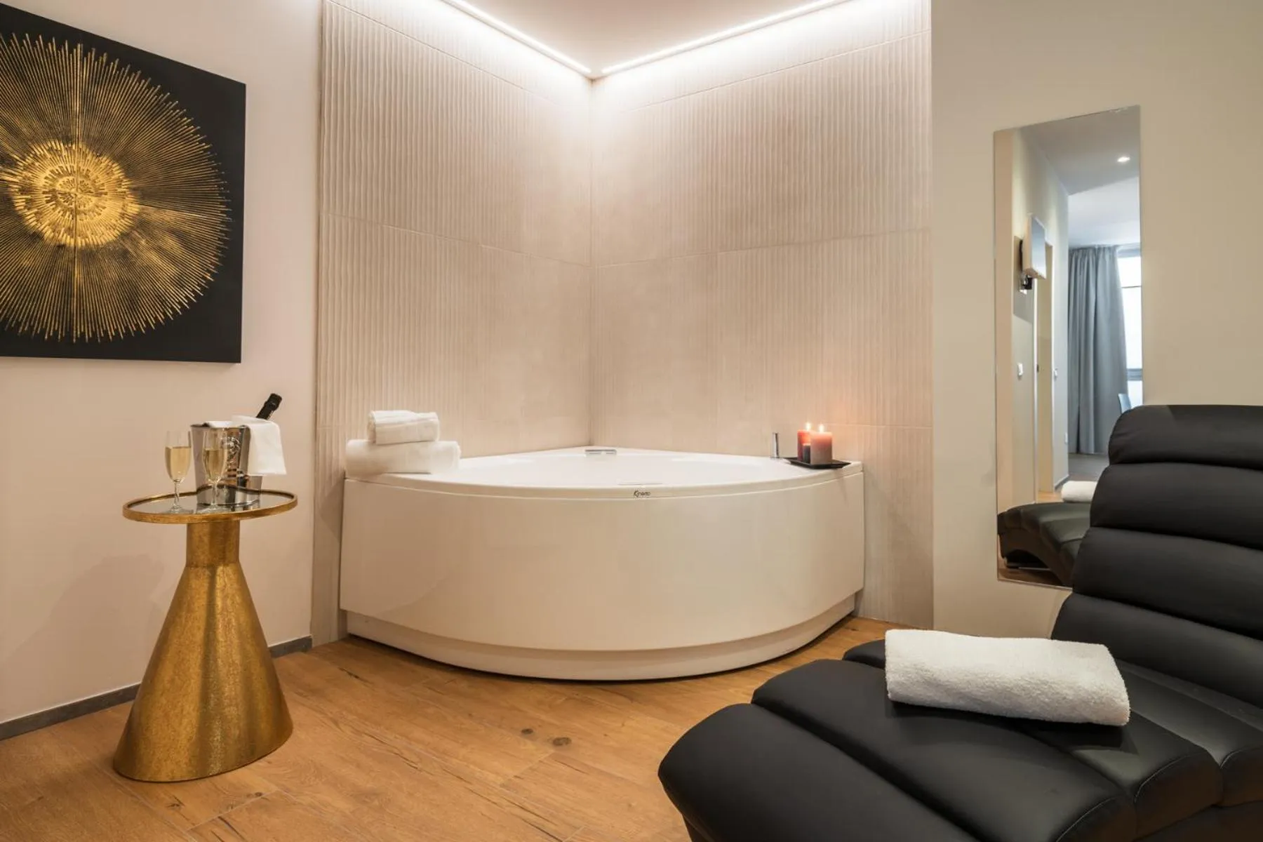 Hot Tub in Hotel Dimorae Rooms and Suites - Apartments