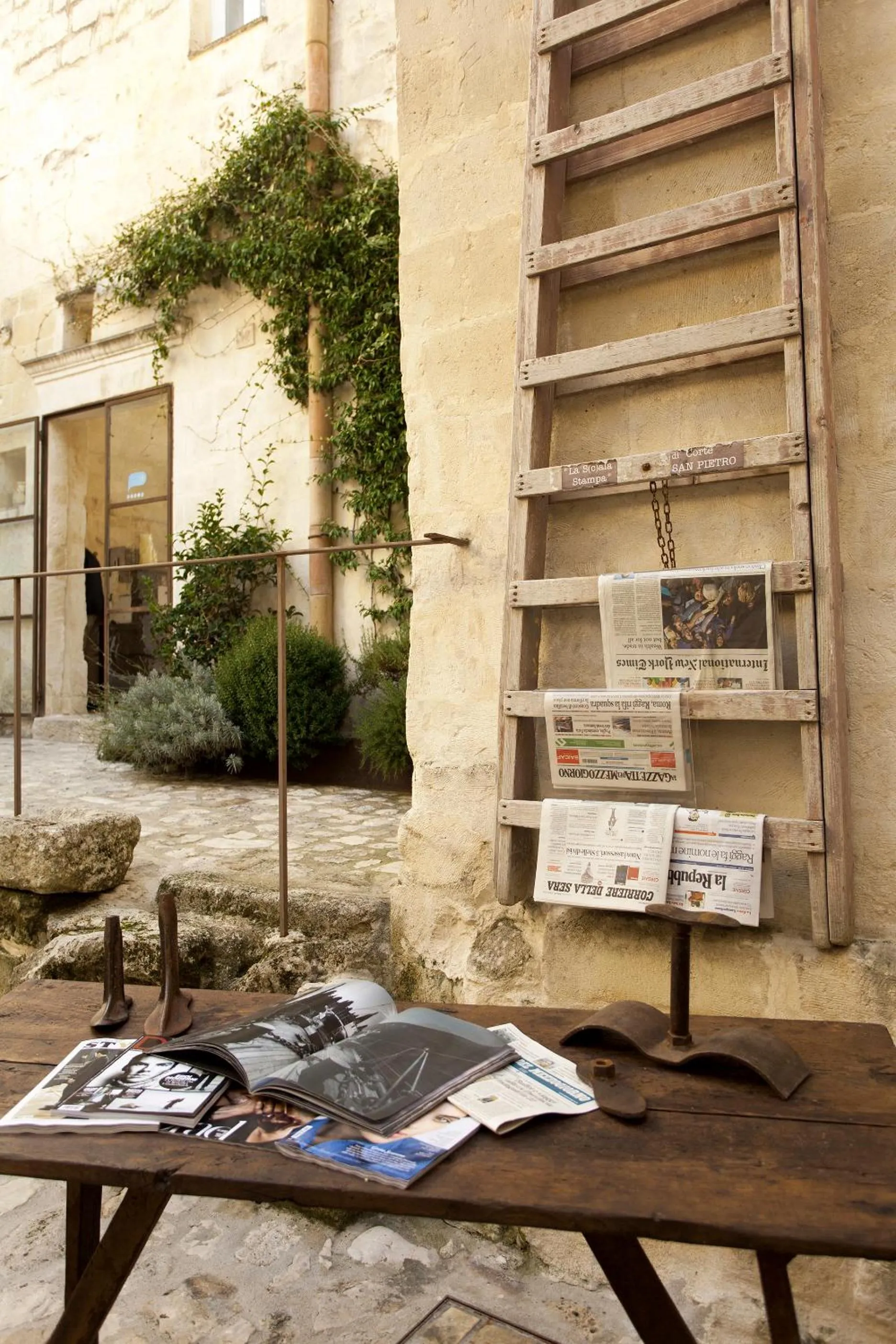 Decorative detail in Corte San Pietro
