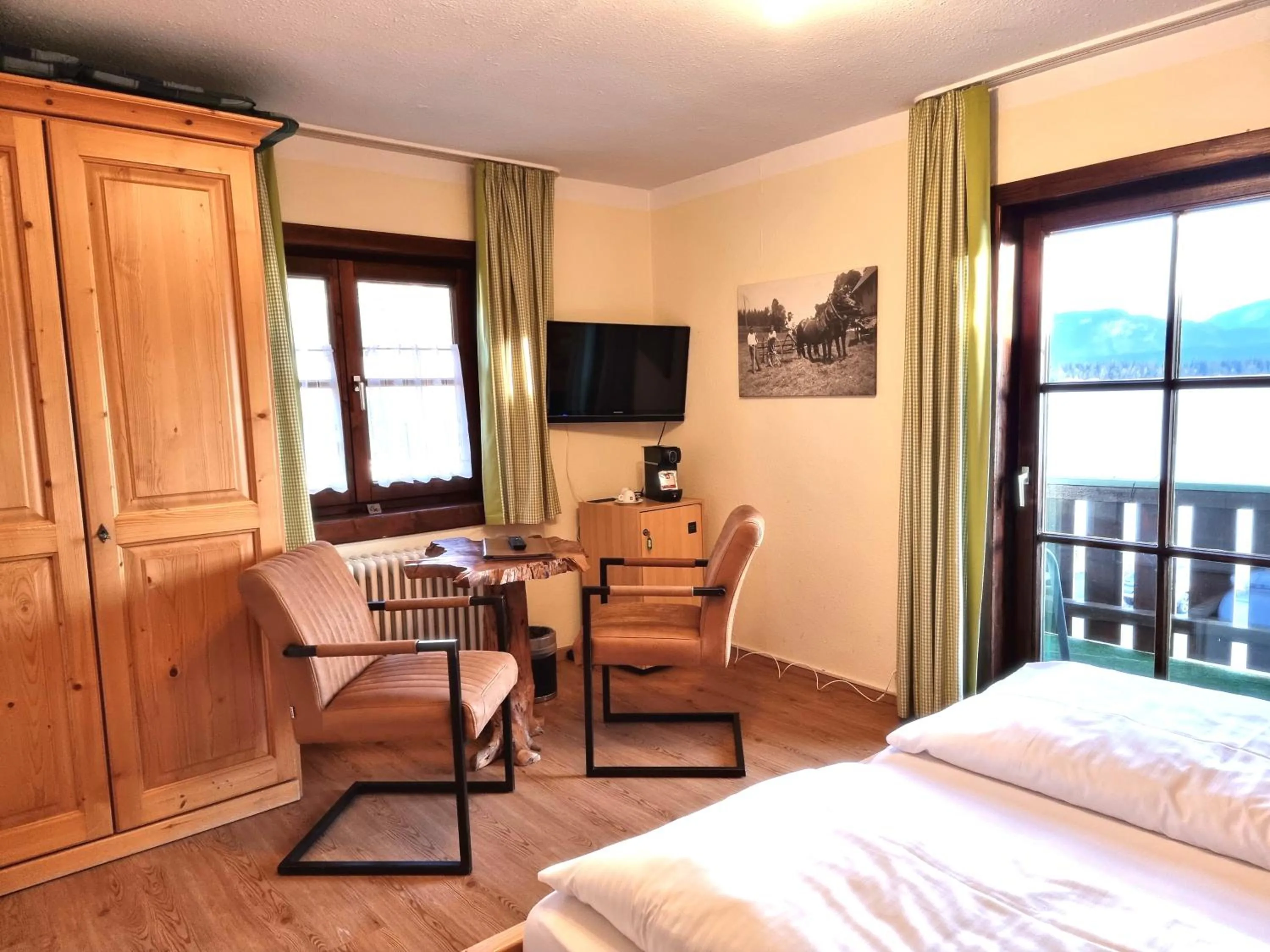 Photo of the whole room, Bed in Seehotel Hartung & Ferienappartements