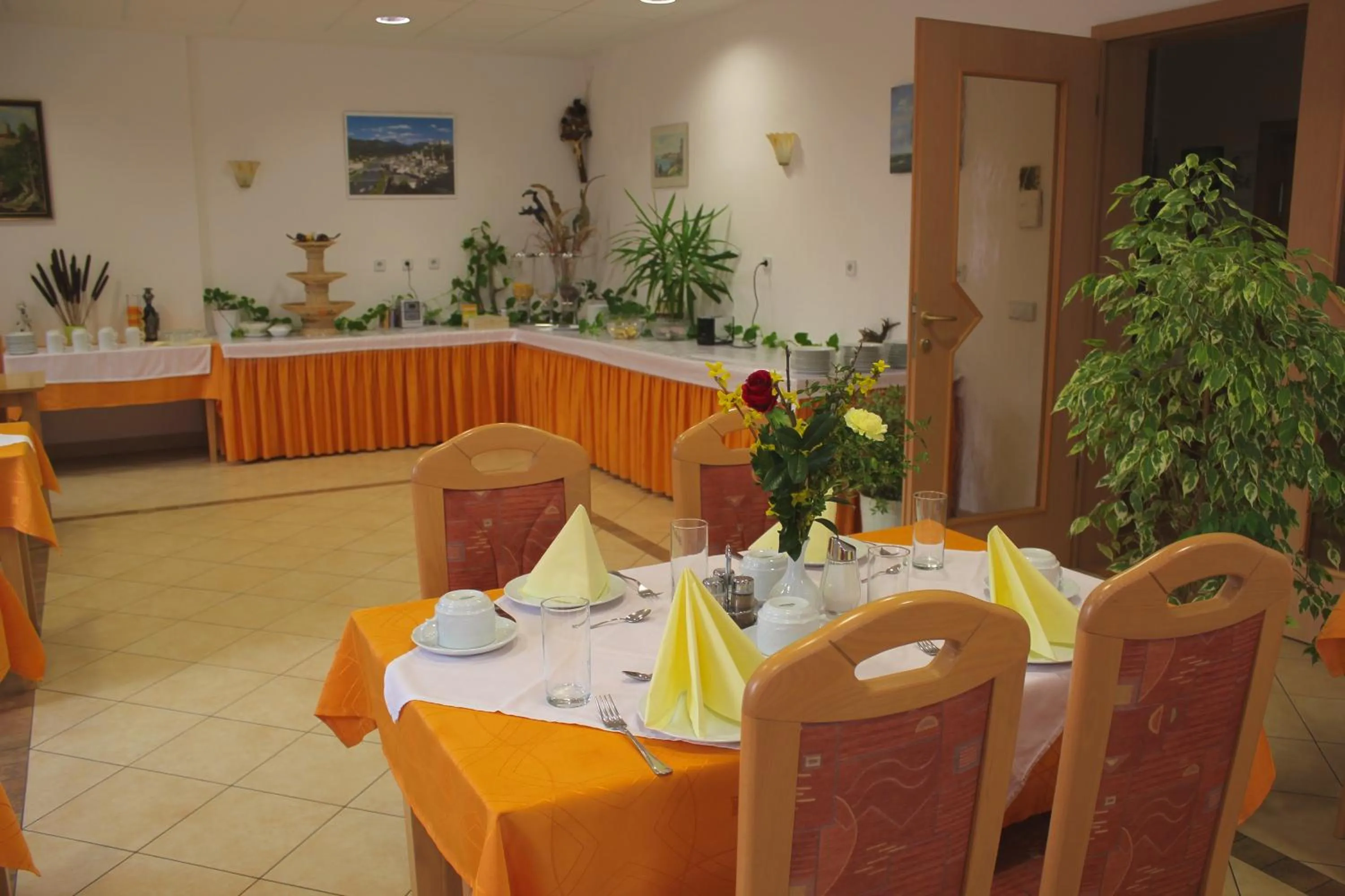 Restaurant/places to eat in Garni Hotel Villa Tamara