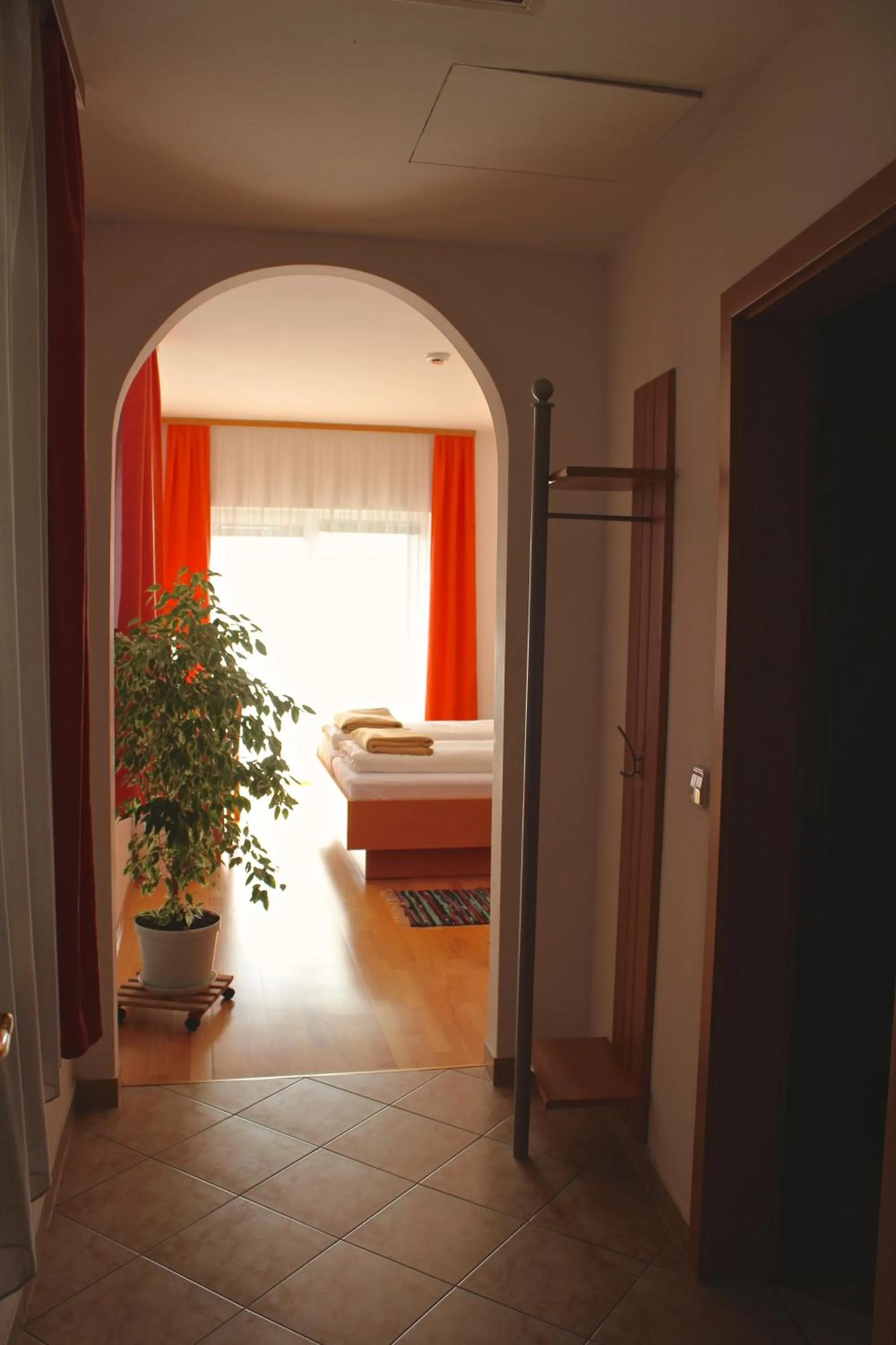 Day, Bed in Garni Hotel Villa Tamara