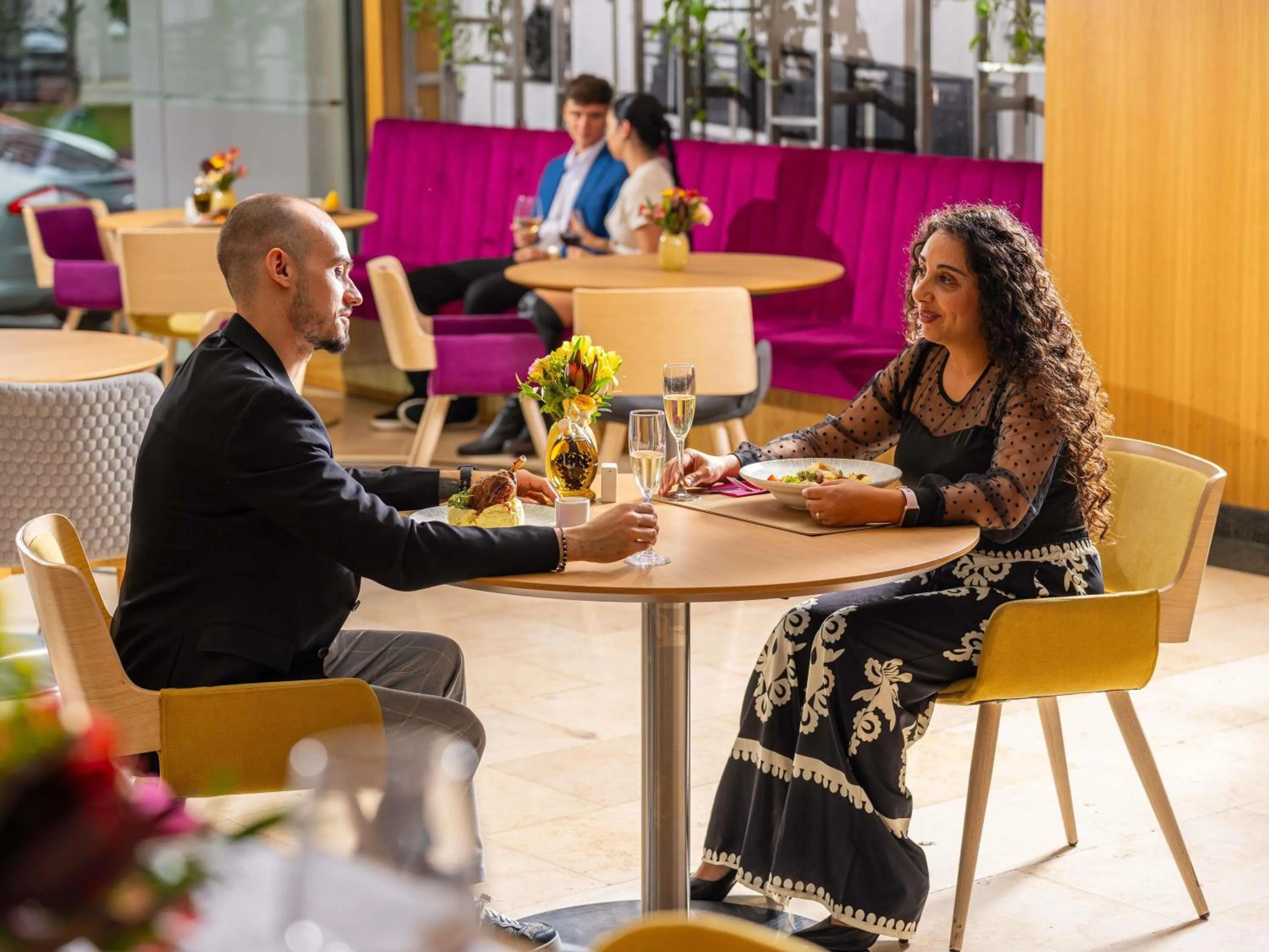 Lounge or bar in Mercure Bucharest Unirii