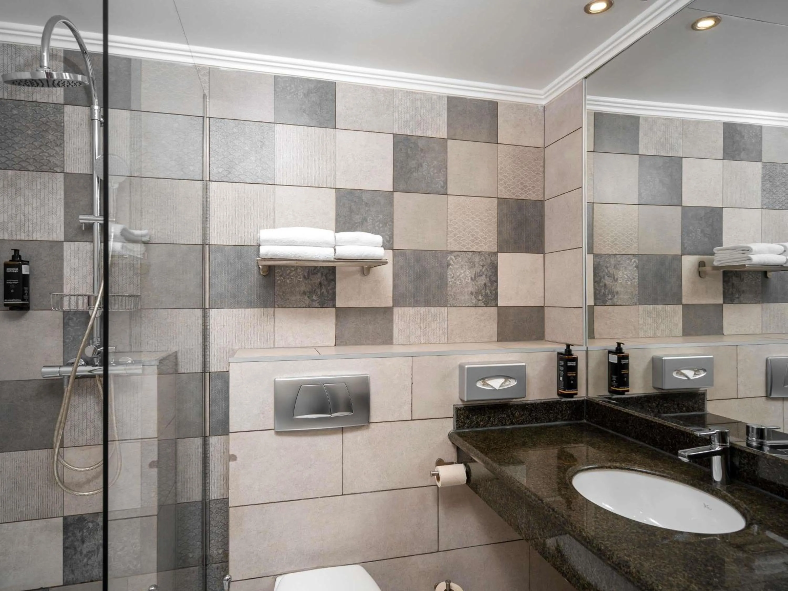 Bedroom in Mercure Bucharest Unirii