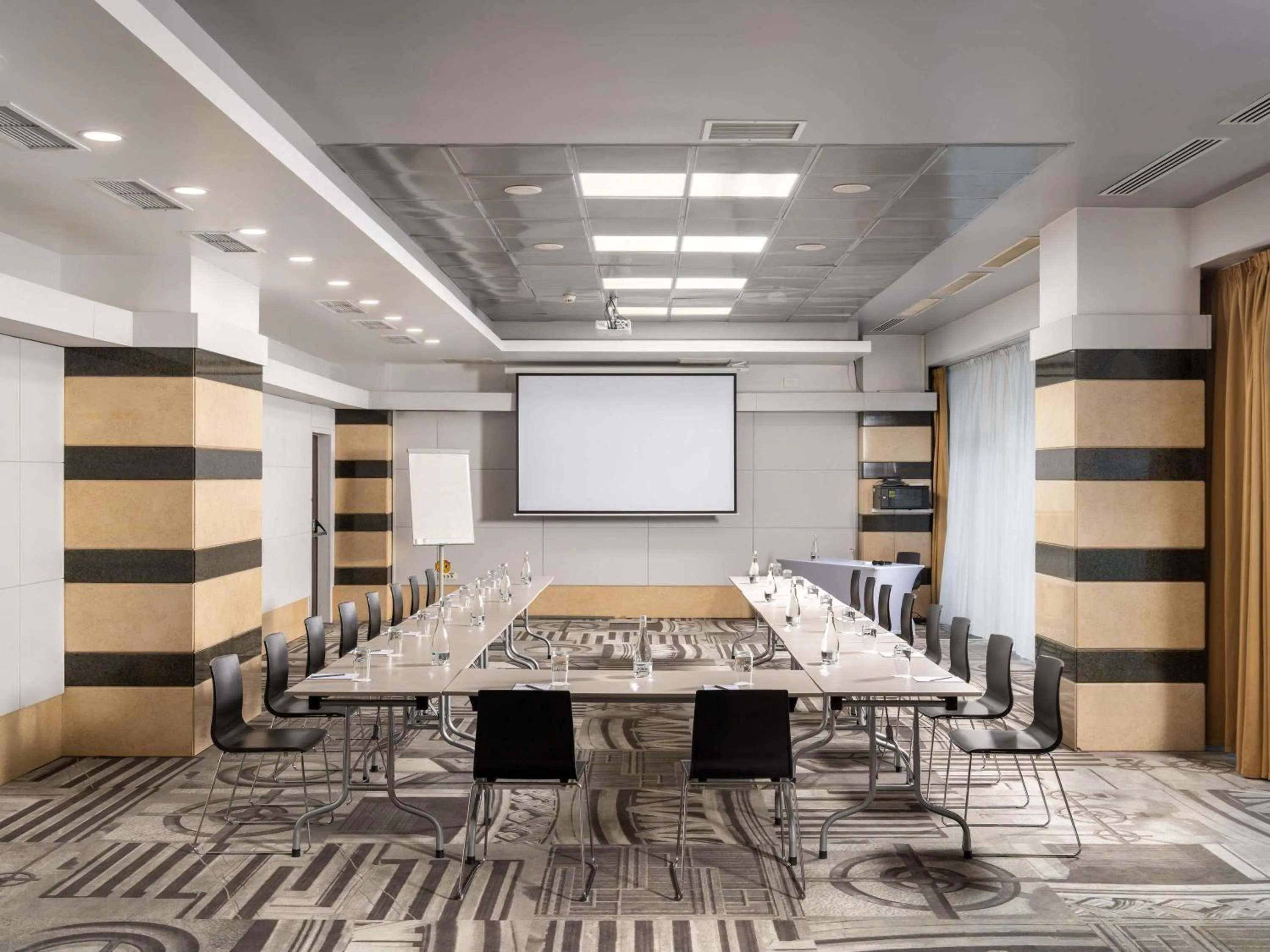 Meeting/conference room in Mercure Bucharest Unirii