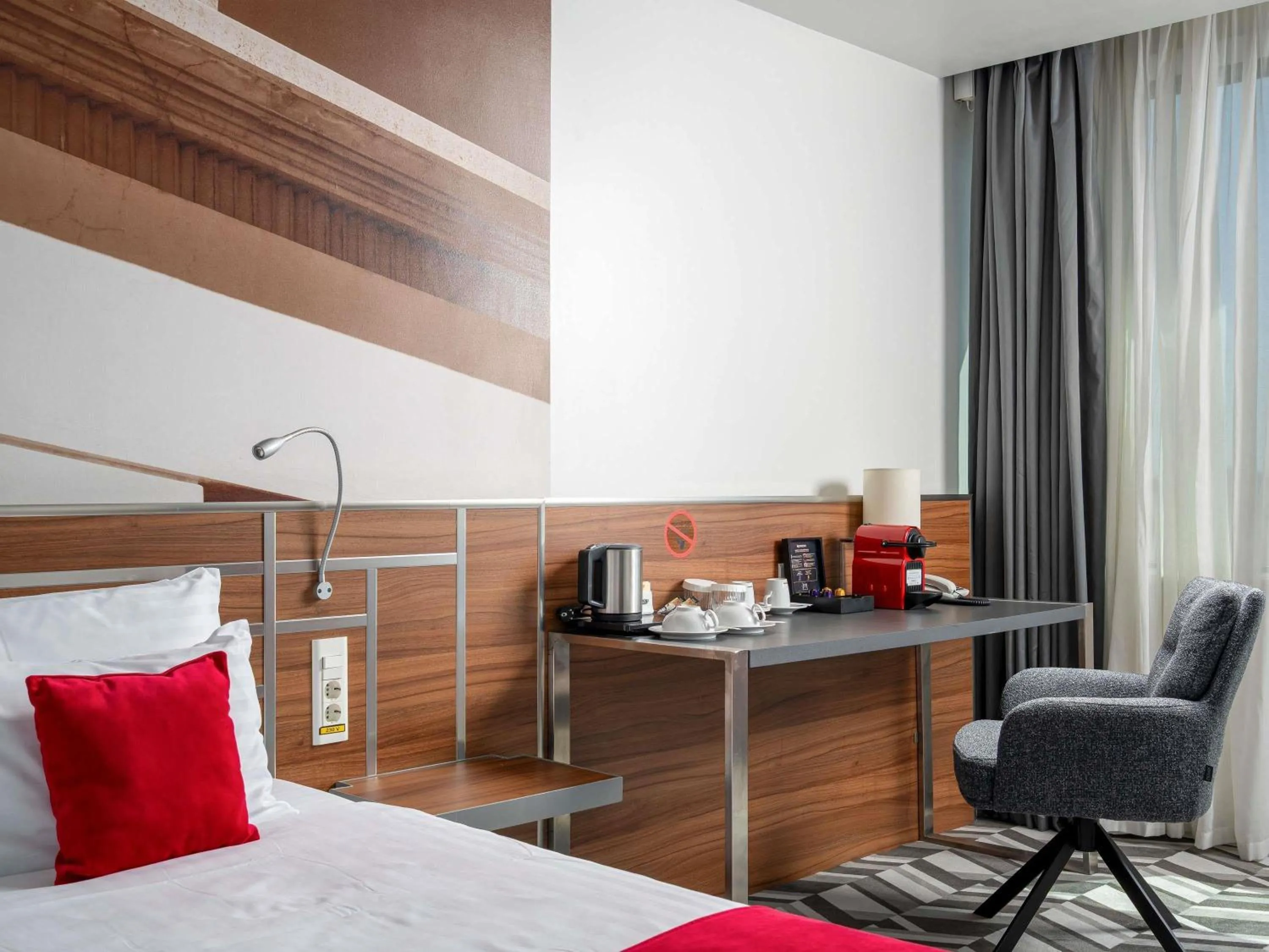 Bedroom, Bed in Mercure Bucharest Unirii