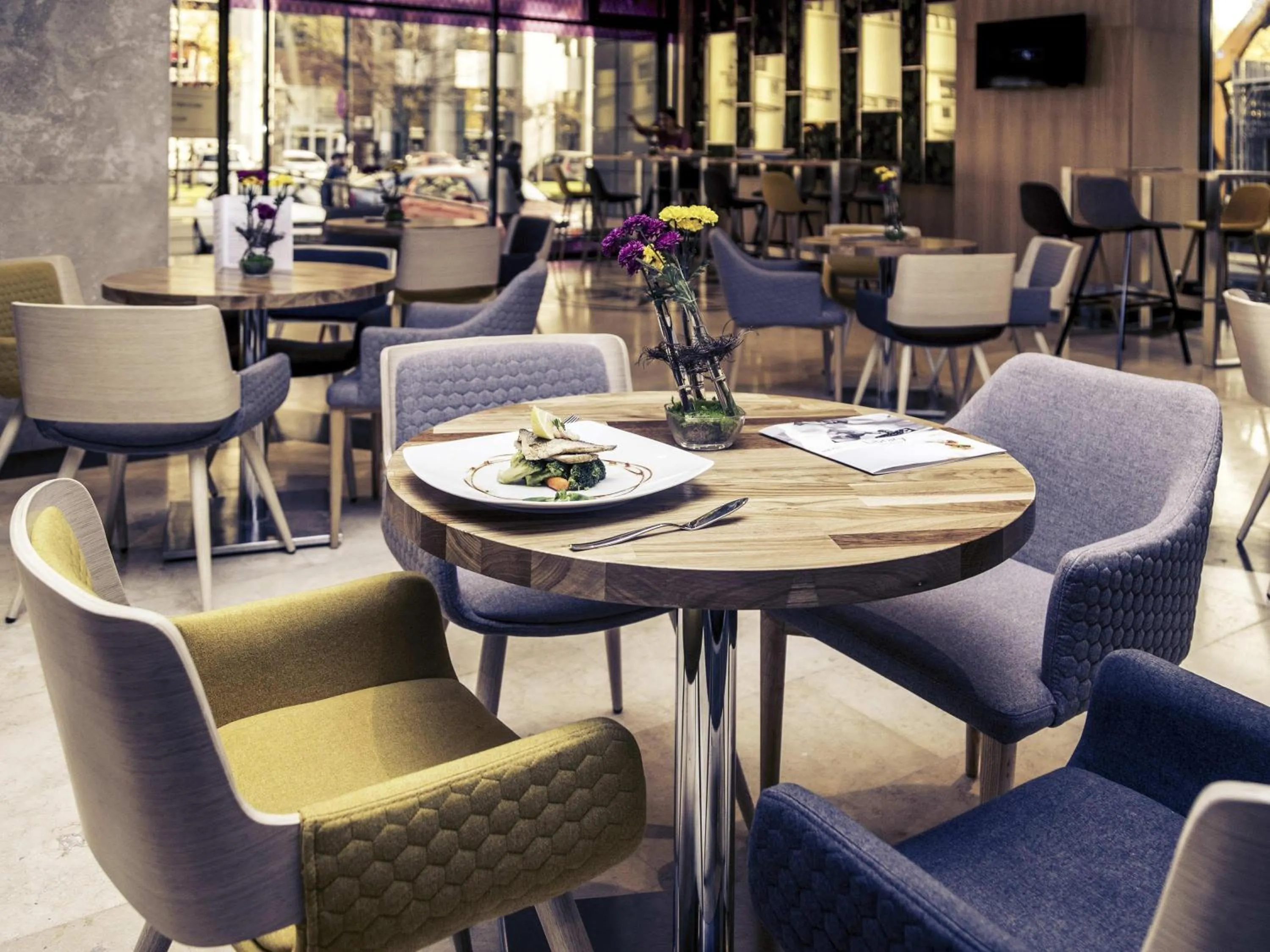 Lounge or bar in Mercure Bucharest Unirii