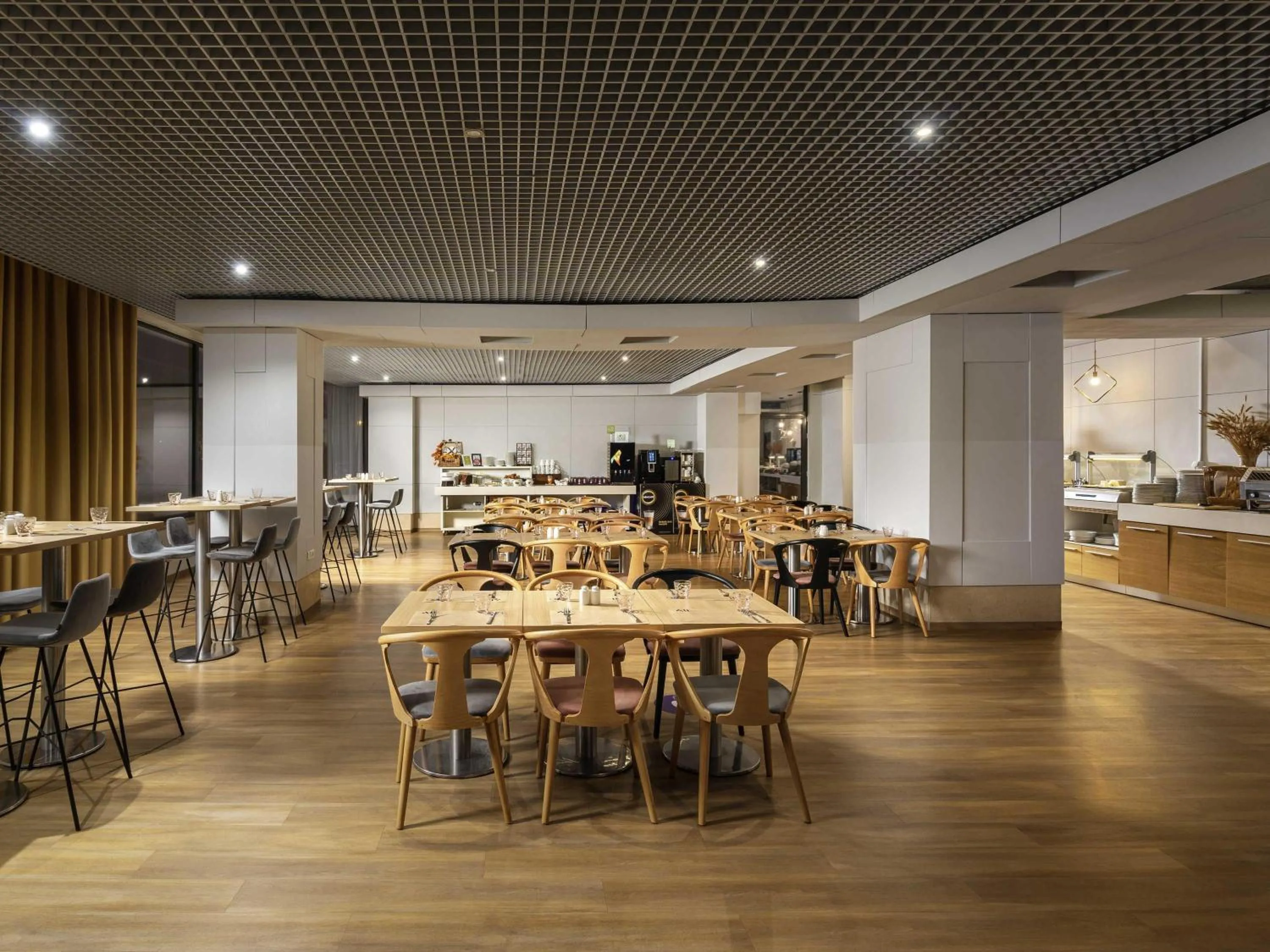 Restaurant/places to eat in Mercure Bucharest Unirii