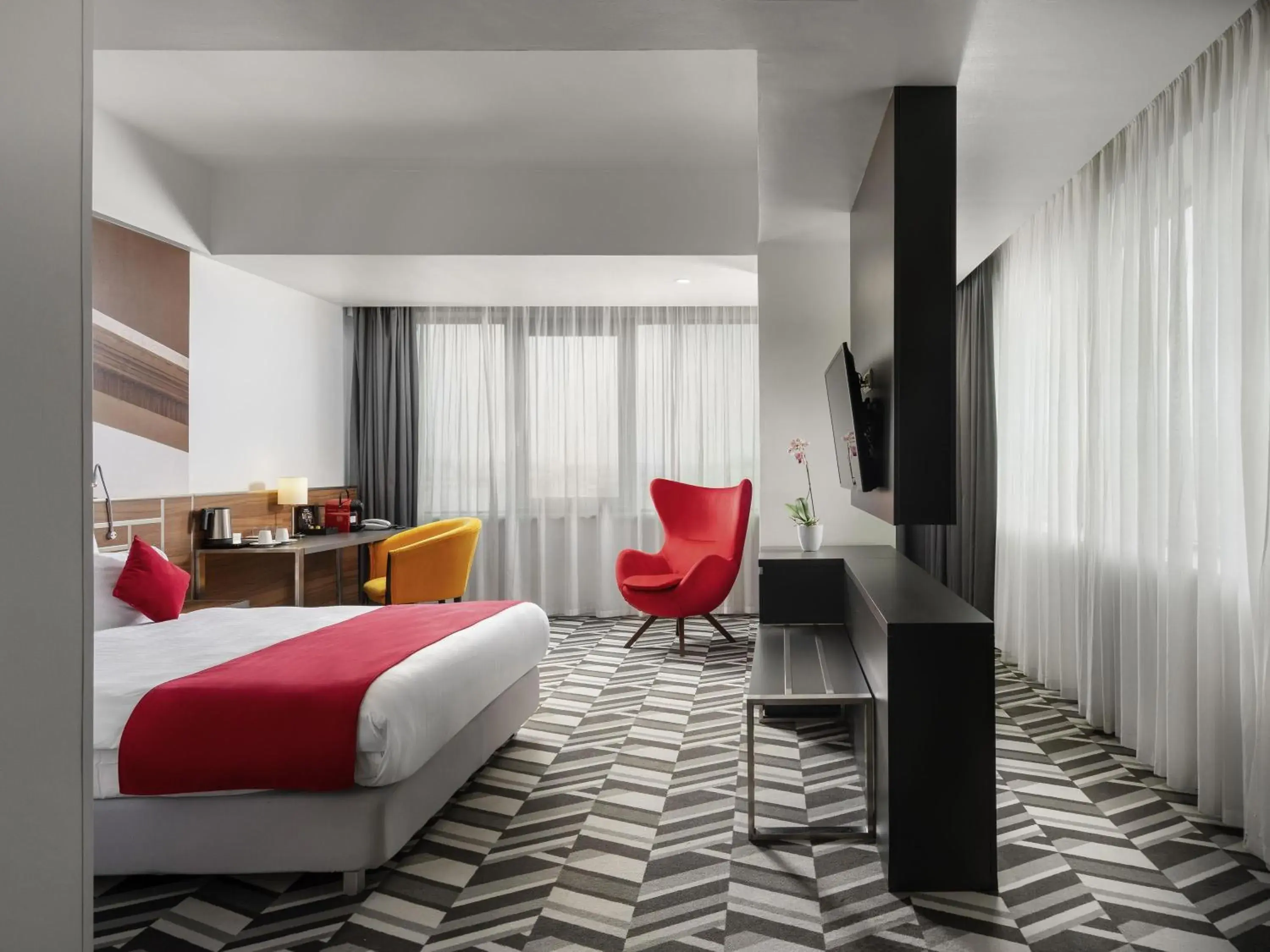 Deluxe City View Room with King Bed in Mercure Bucharest Unirii Deluxe City View Room with King Bed in Mercure Bucharest Unirii