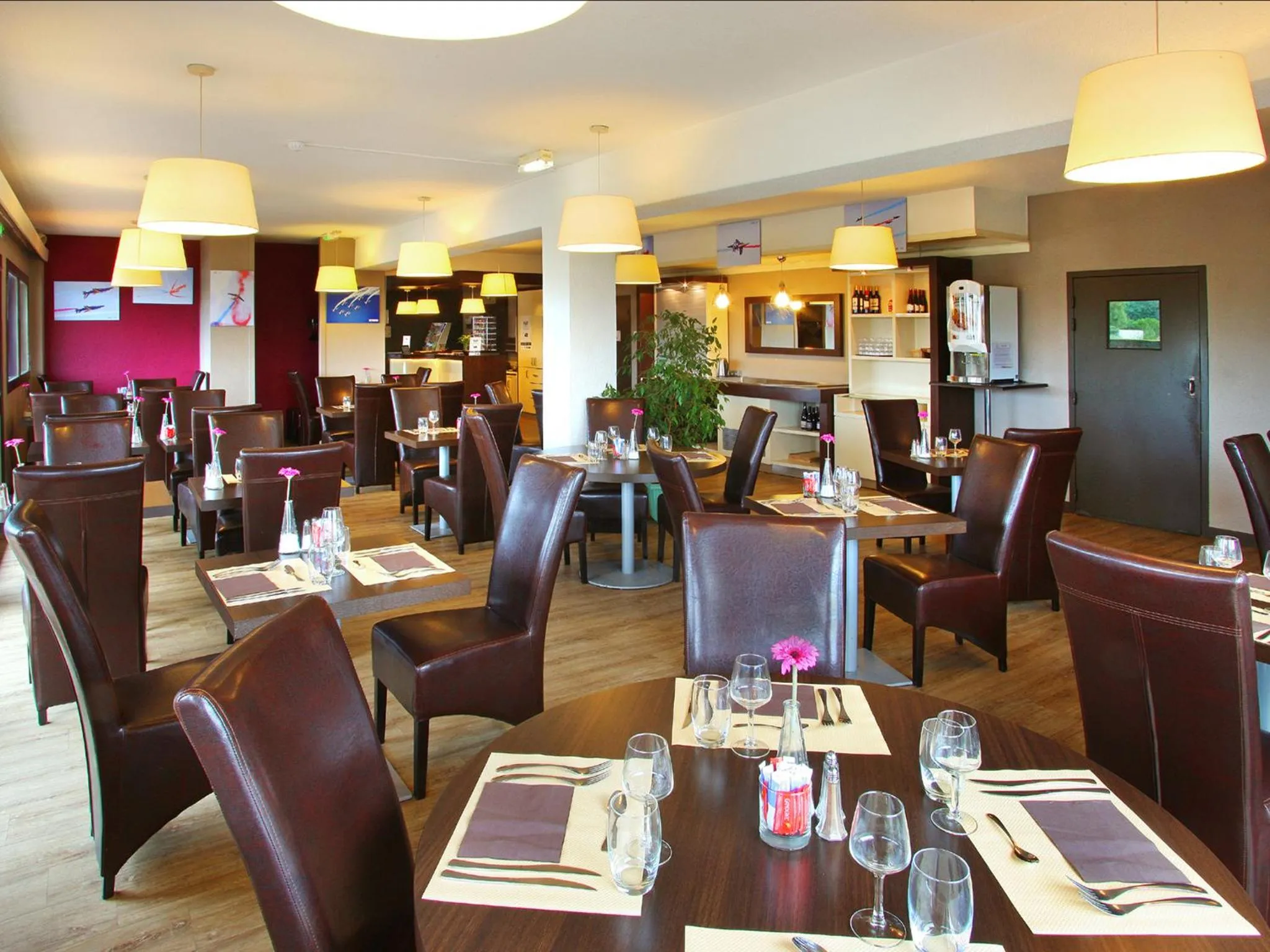 Restaurant/places to eat in Hotel Inn Design Poitiers Sud