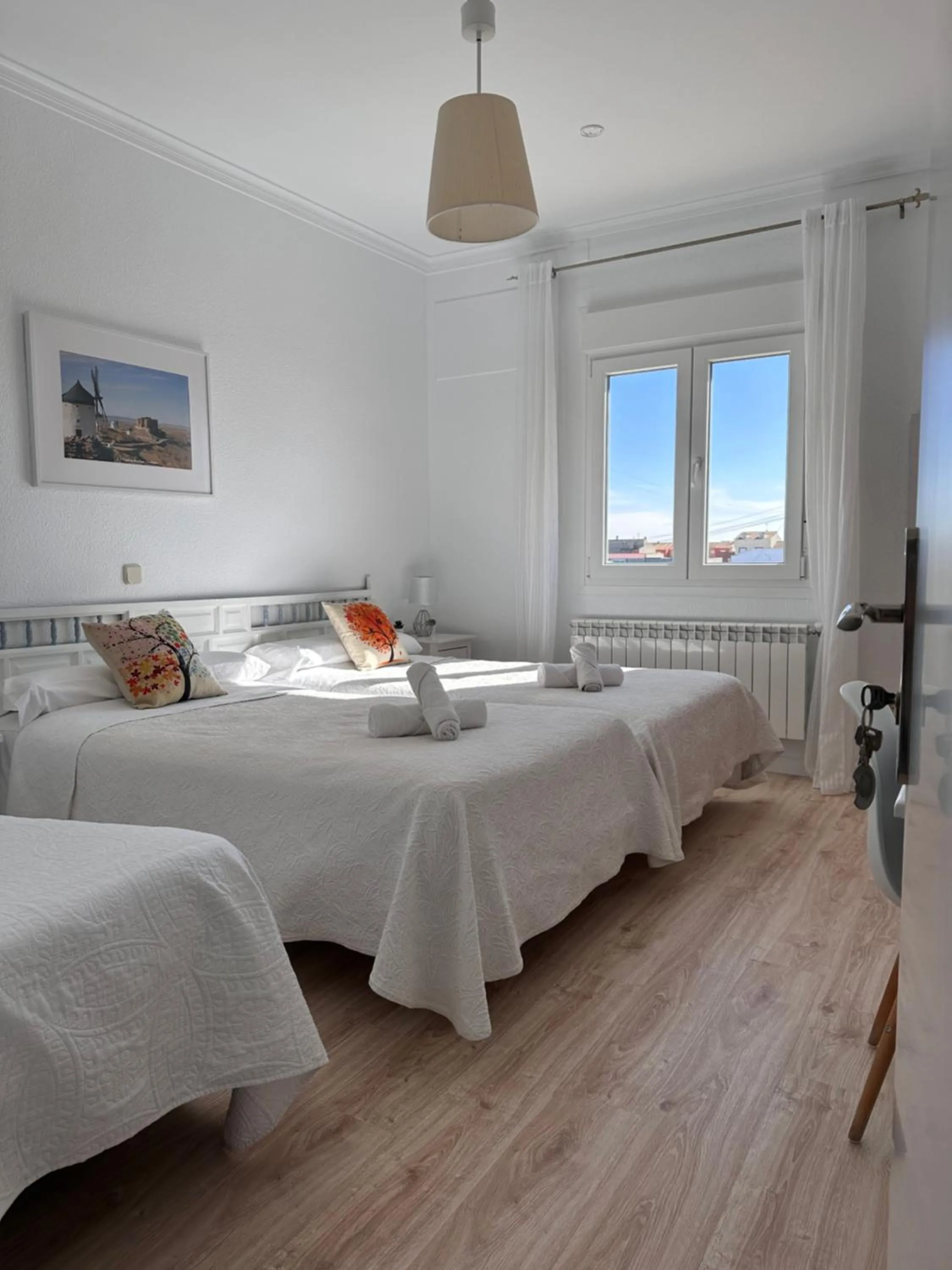 Public Bath, Bed in Hotel Consuegra