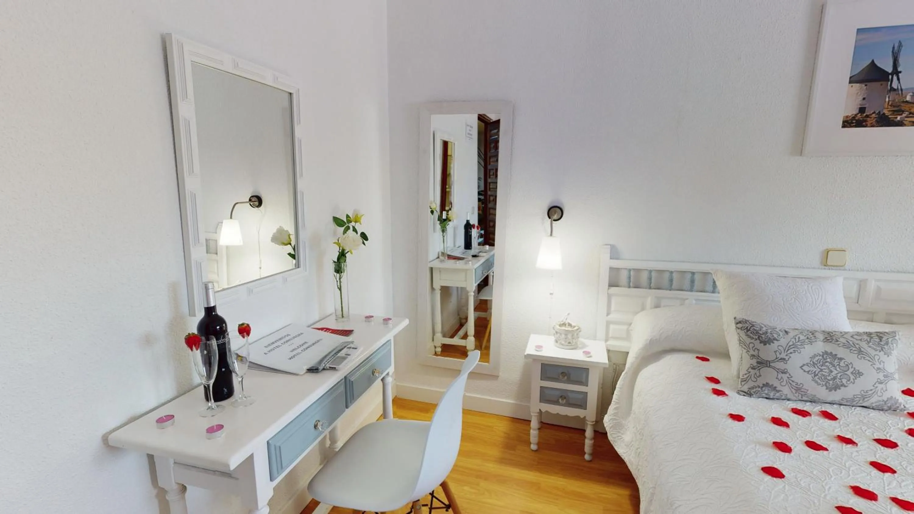 TV and multimedia, Bed in Hotel Consuegra