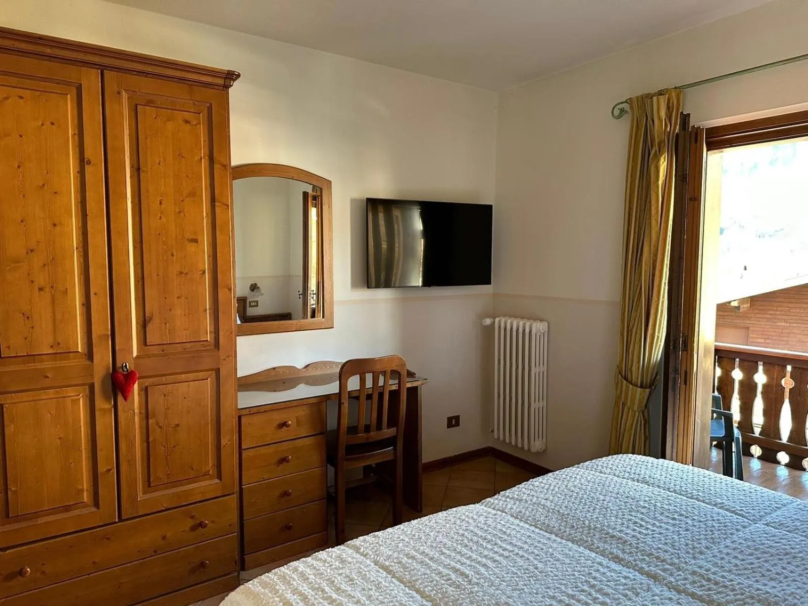 Bedroom, Bed in Hotel Serena Cortina