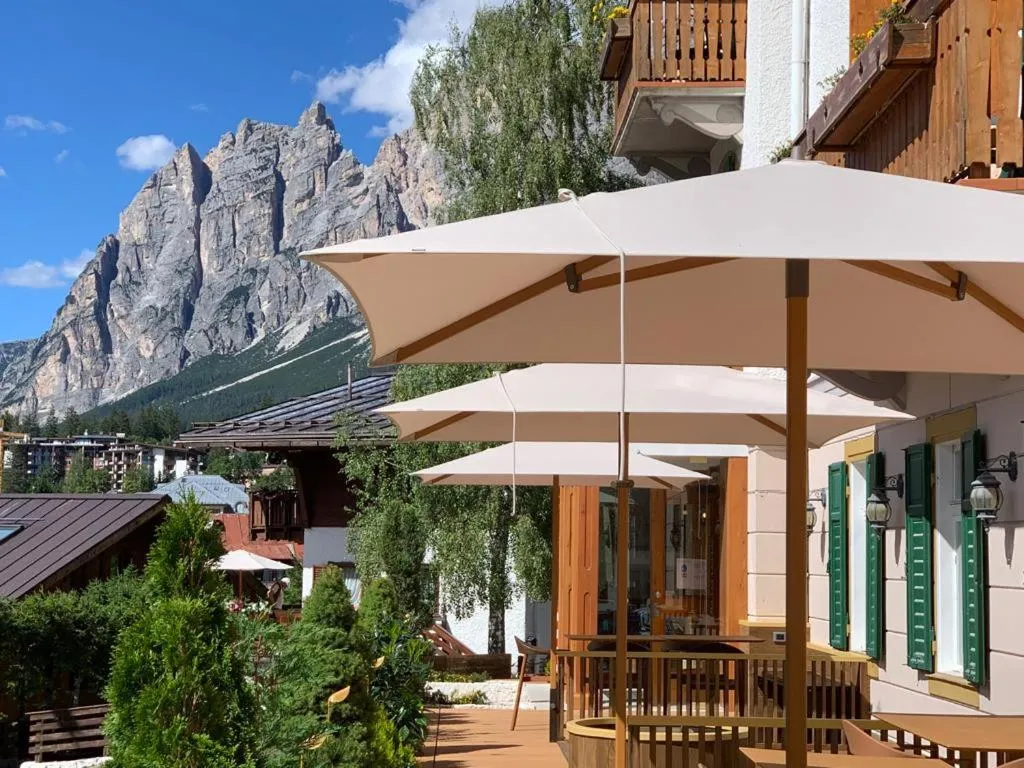 Property building in Hotel Serena Cortina