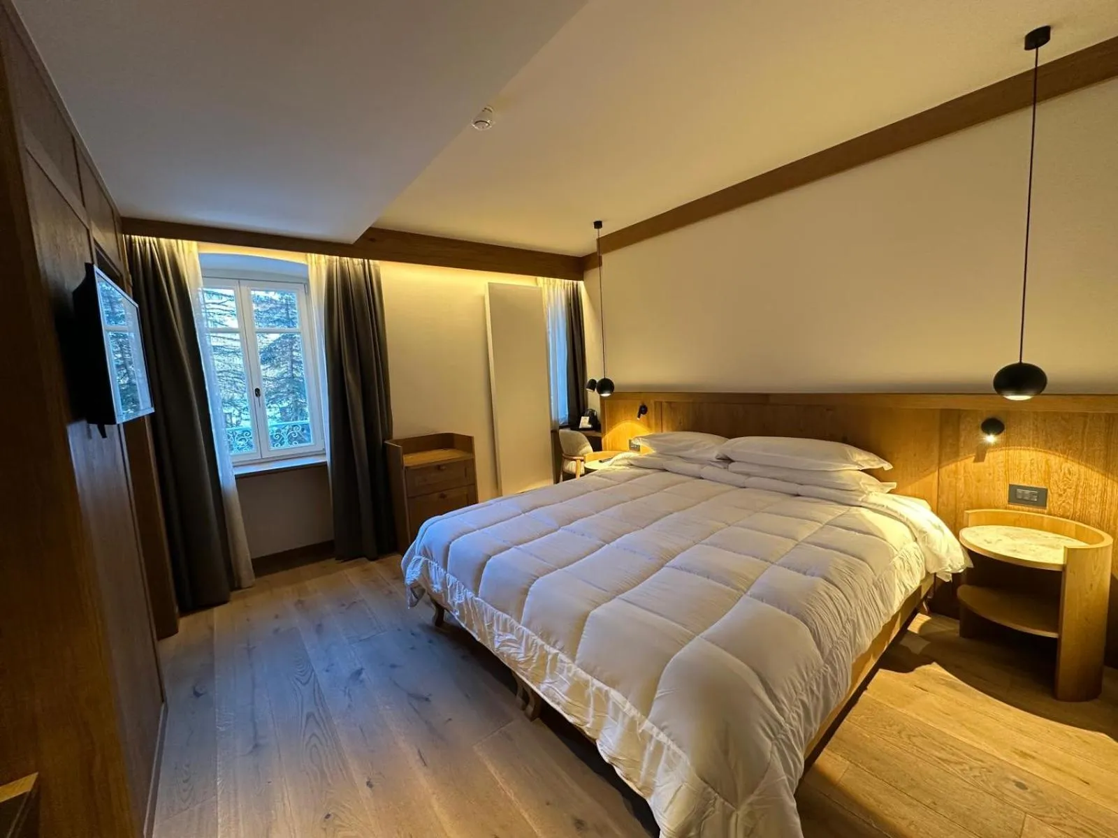 Bedroom, Bed in Hotel Serena Cortina