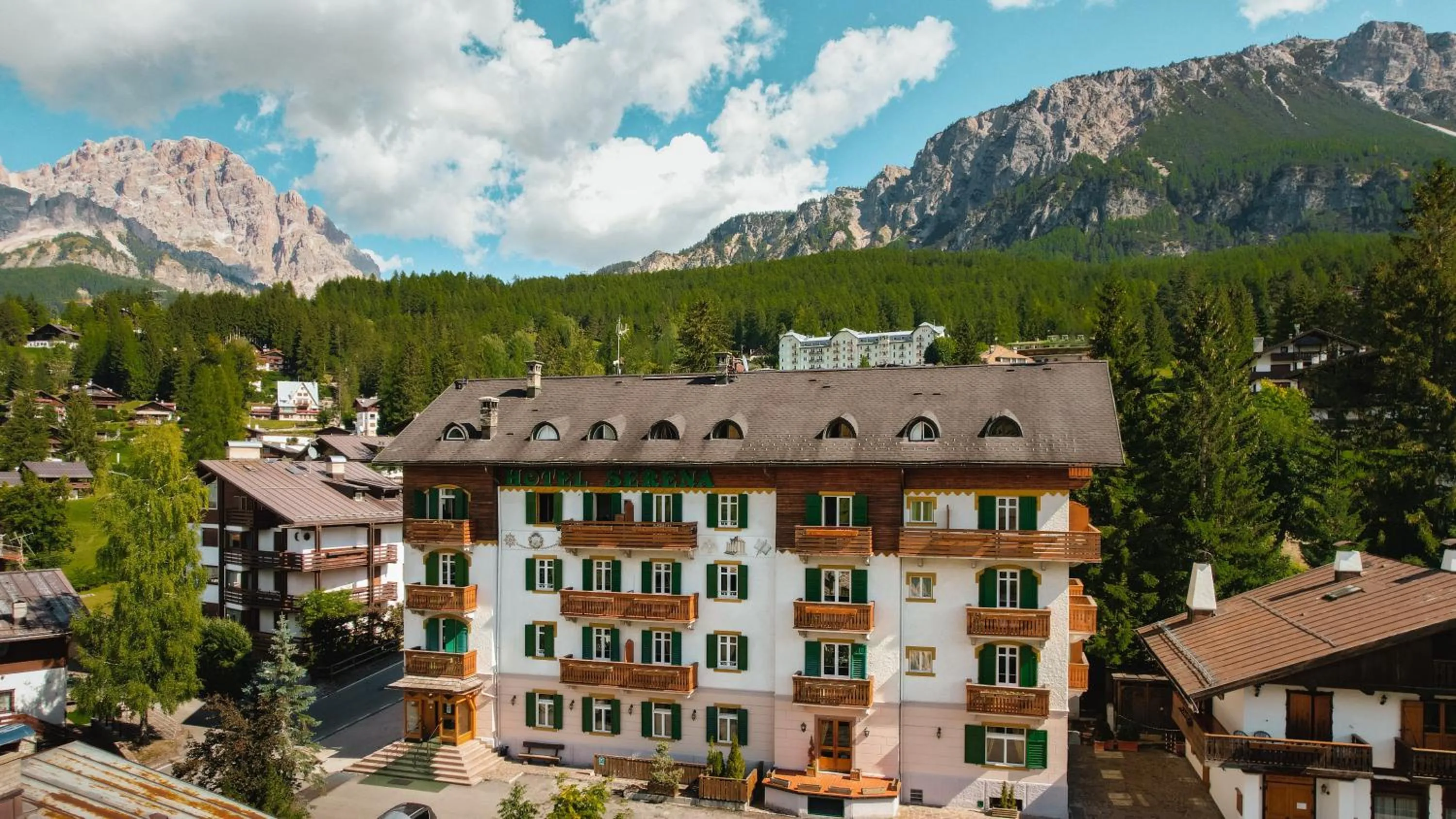 Property building in Hotel Serena Cortina