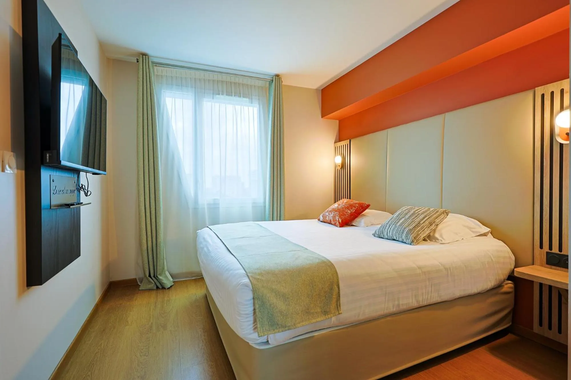 Photo of the whole room, Bed in Seven Urban Suites Nantes Centre