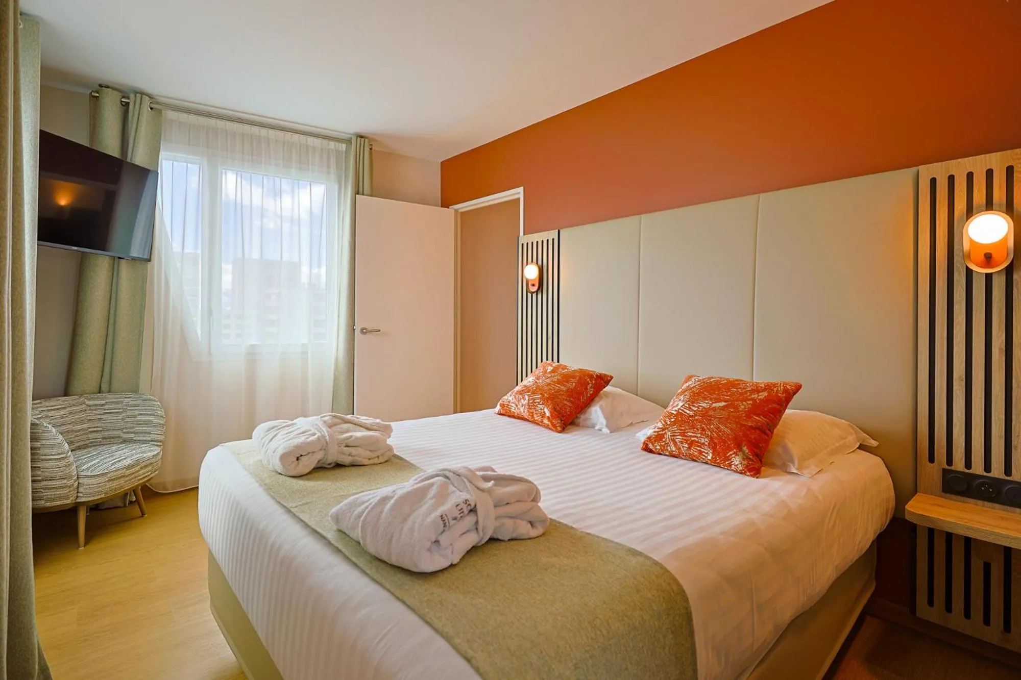Photo of the whole room, Bed in Seven Urban Suites Nantes Centre