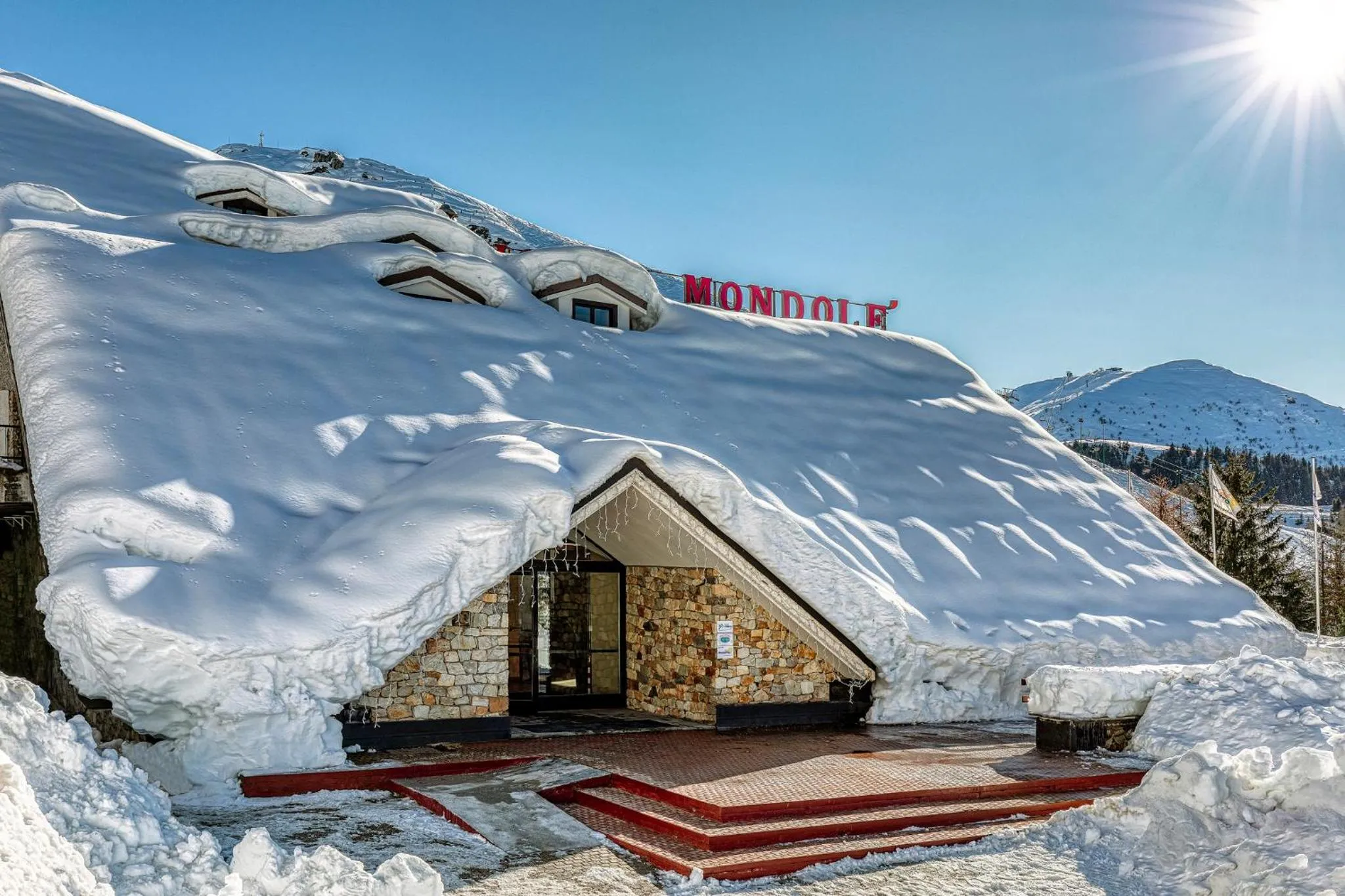 Property building in Hotel Mondolé - Azzurro Club