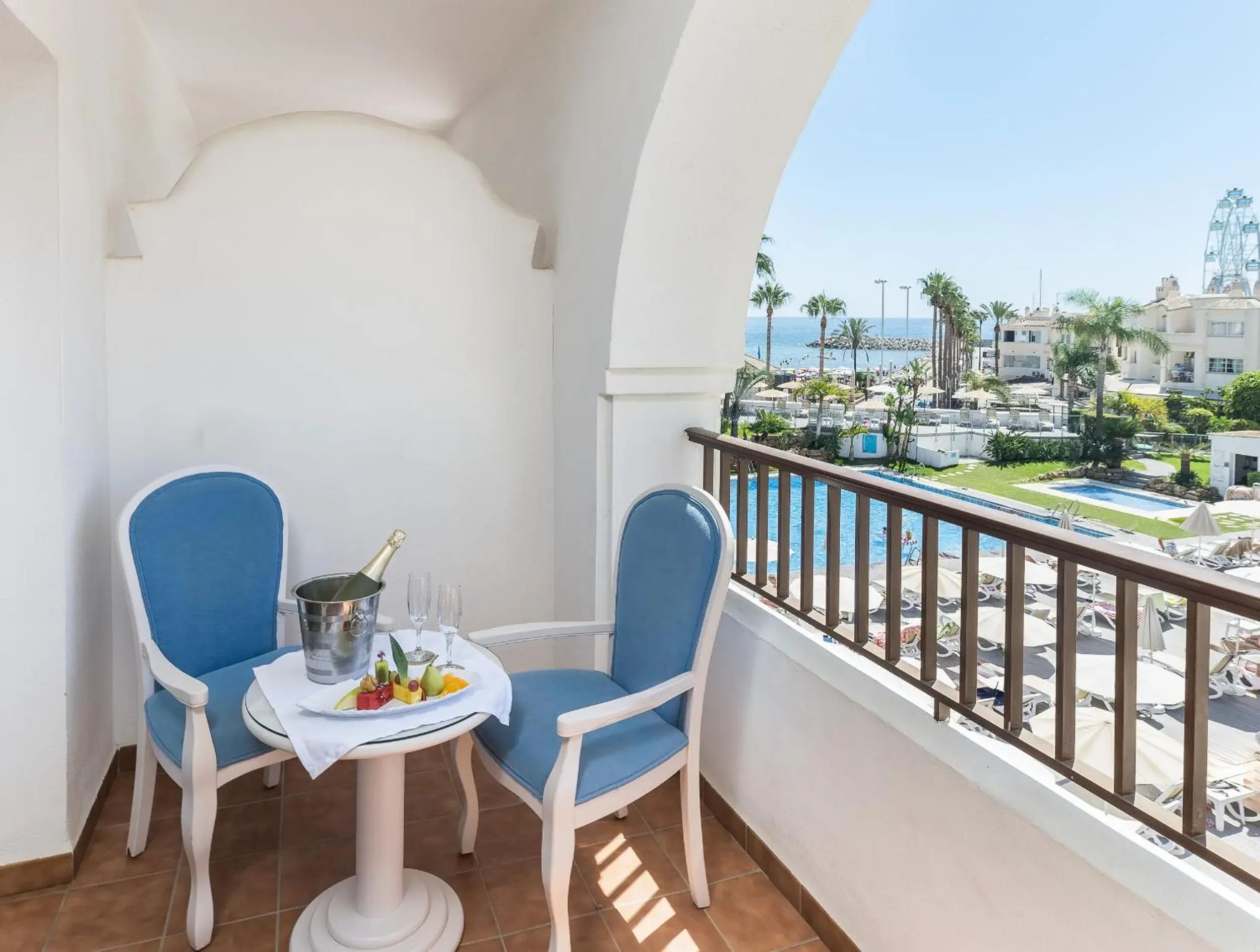 Double or Twin Room with Side Sea View in Mac Puerto Marina Benalmádena Double or Twin Room with Side Sea View in Mac Puerto Marina Benalmádena