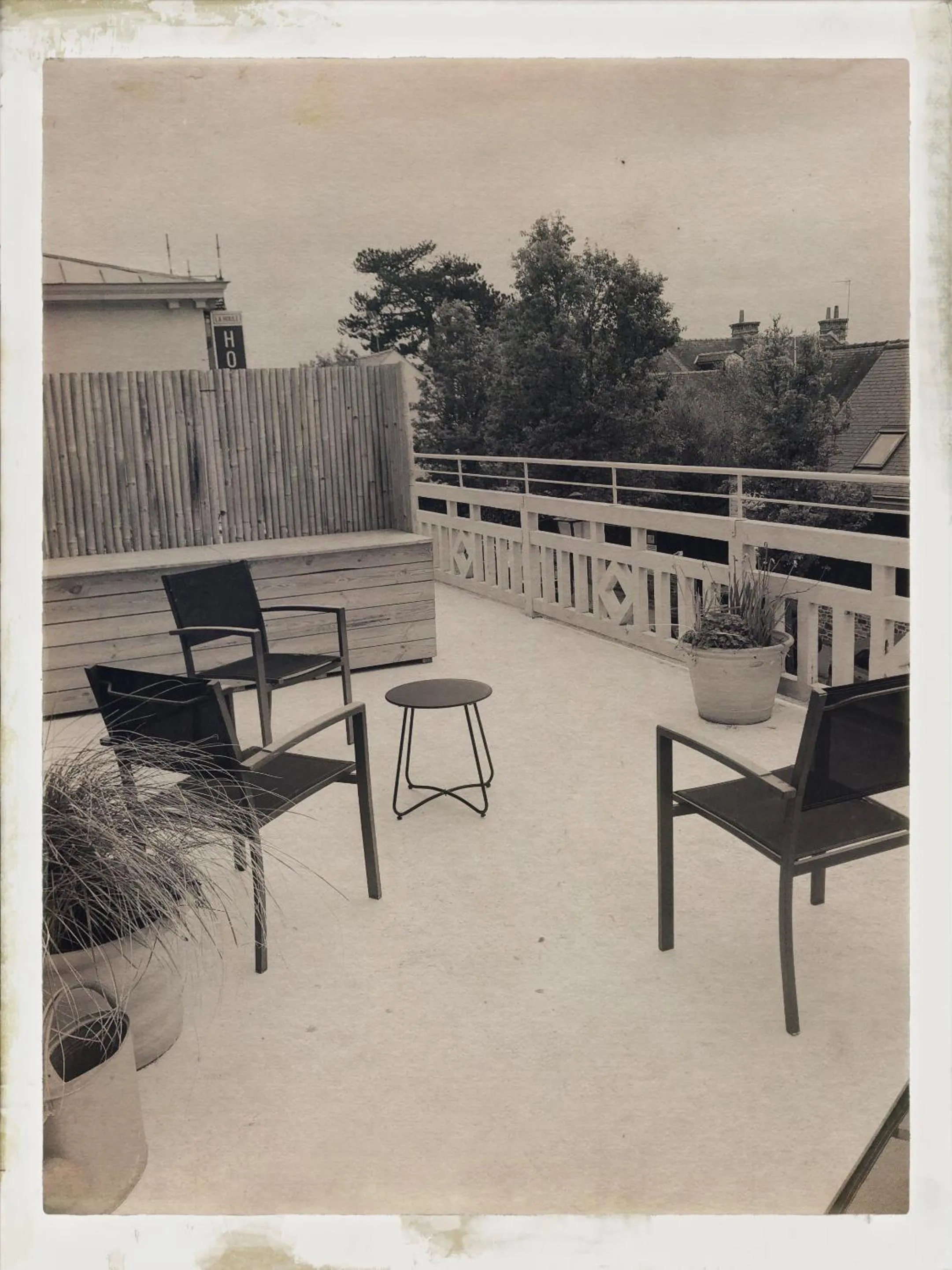 Patio in Hôtel de la Houle