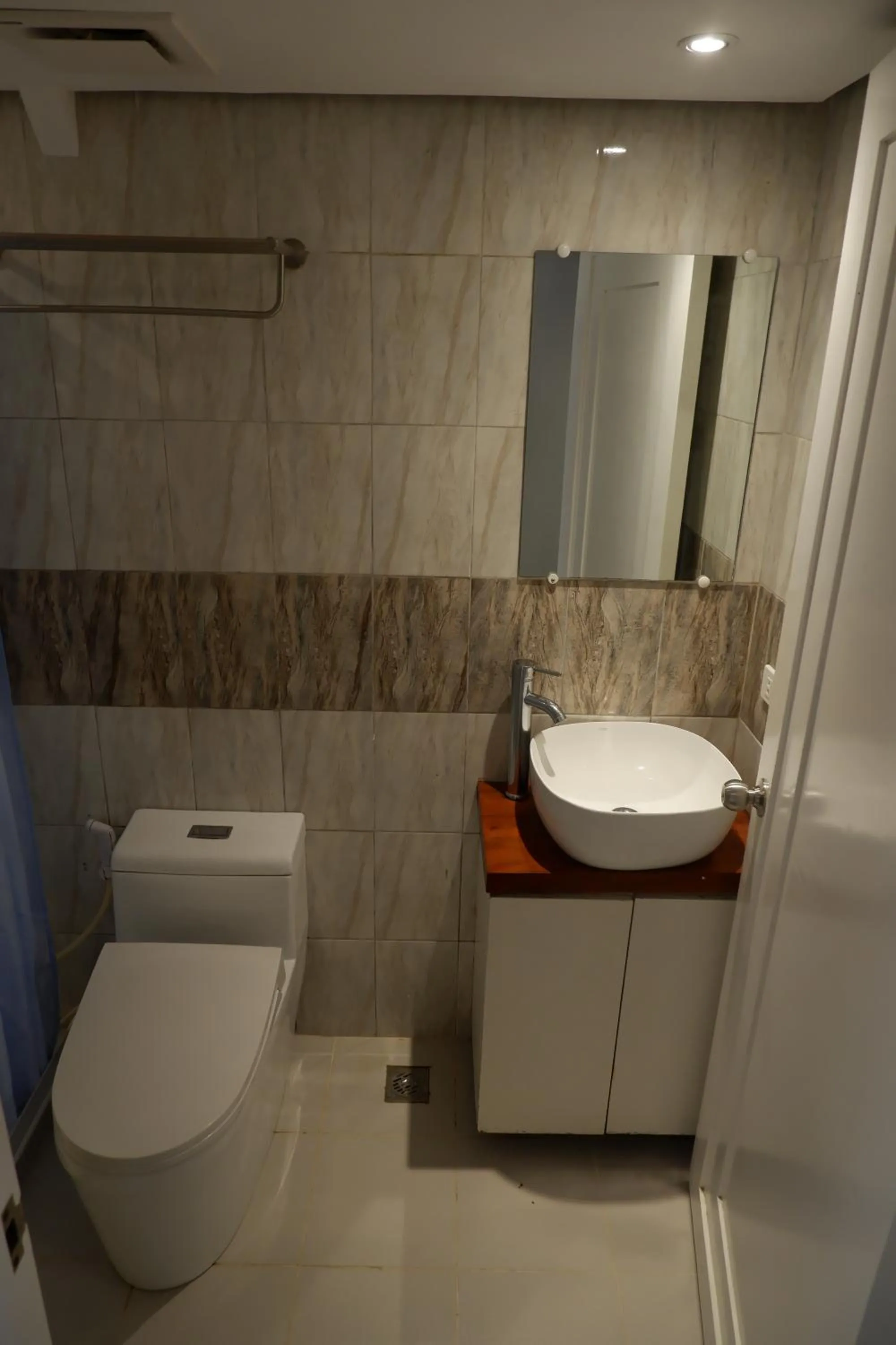 Shower in Sunset View Ridge Residences