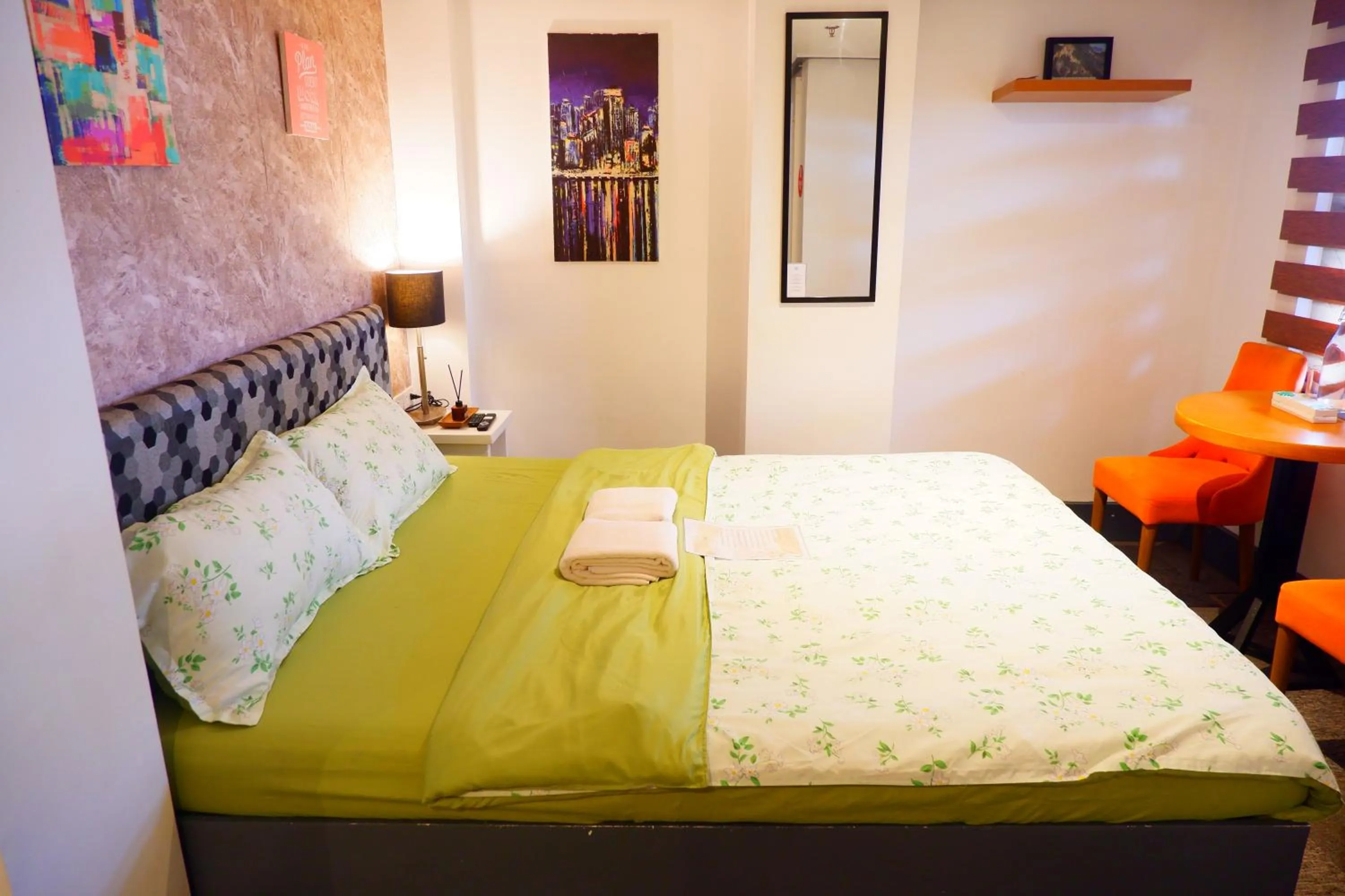 Bed in Sunset View Ridge Residences