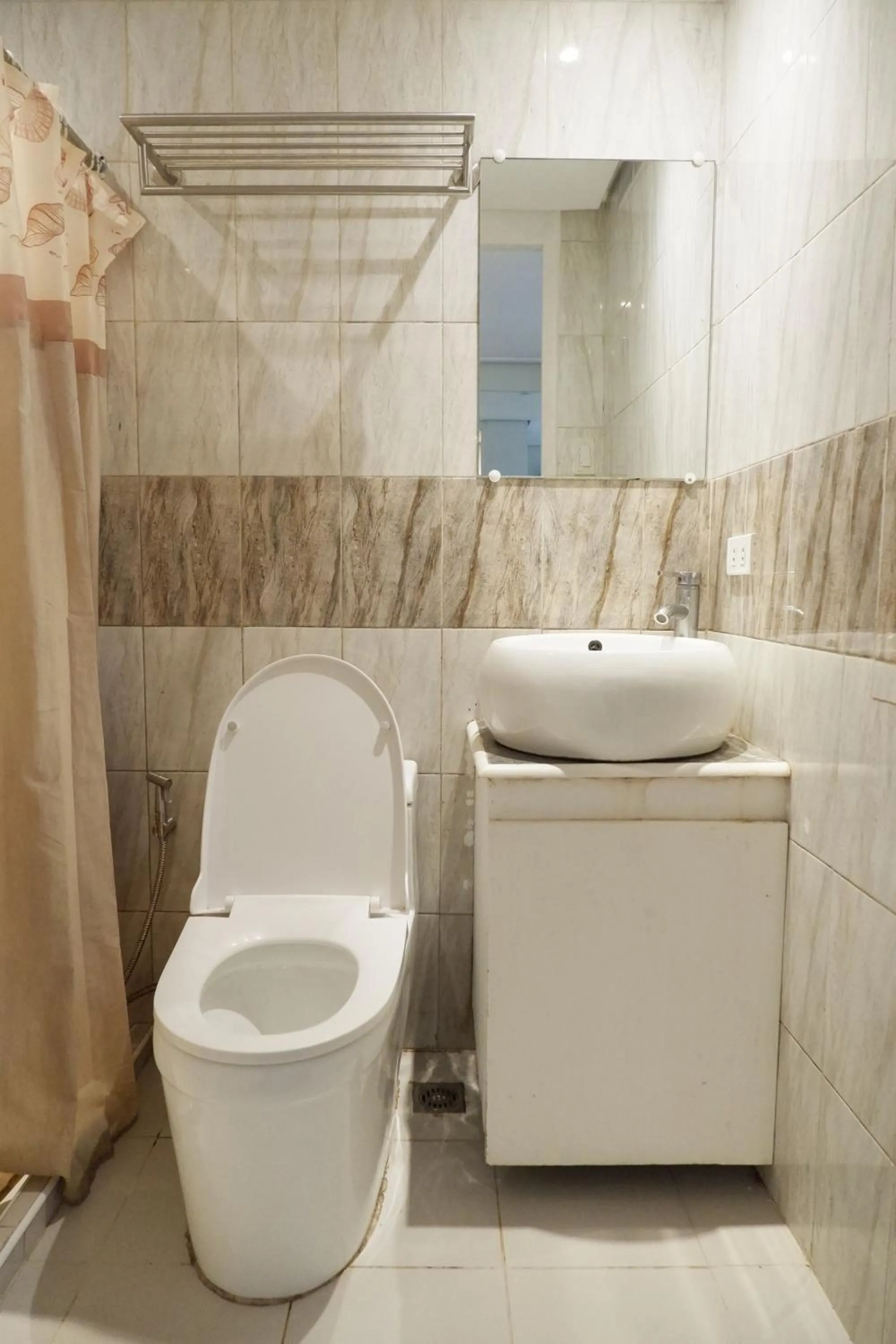 Shower in Sunset View Ridge Residences