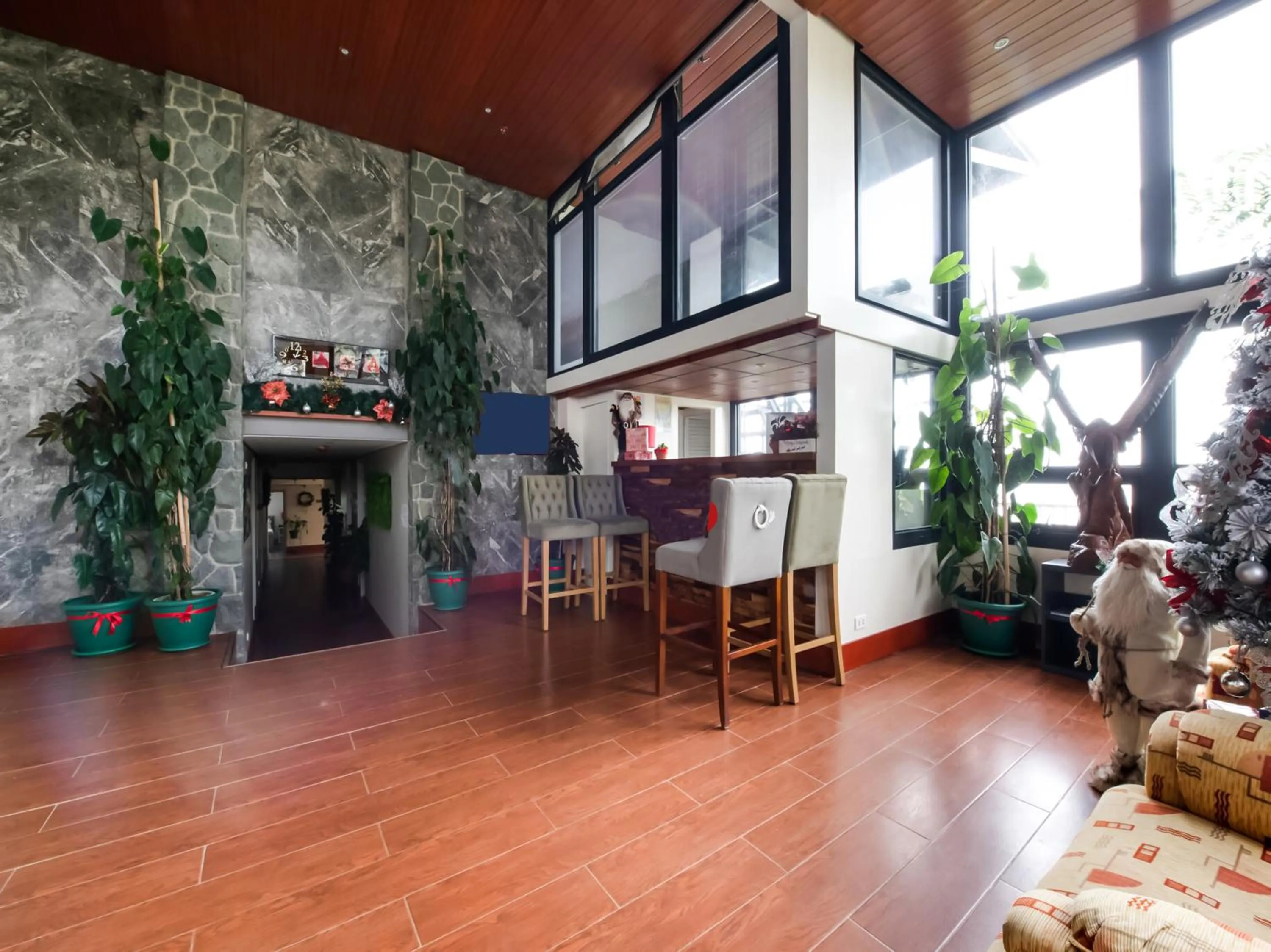 Lobby or reception in Sunset View Ridge Residences