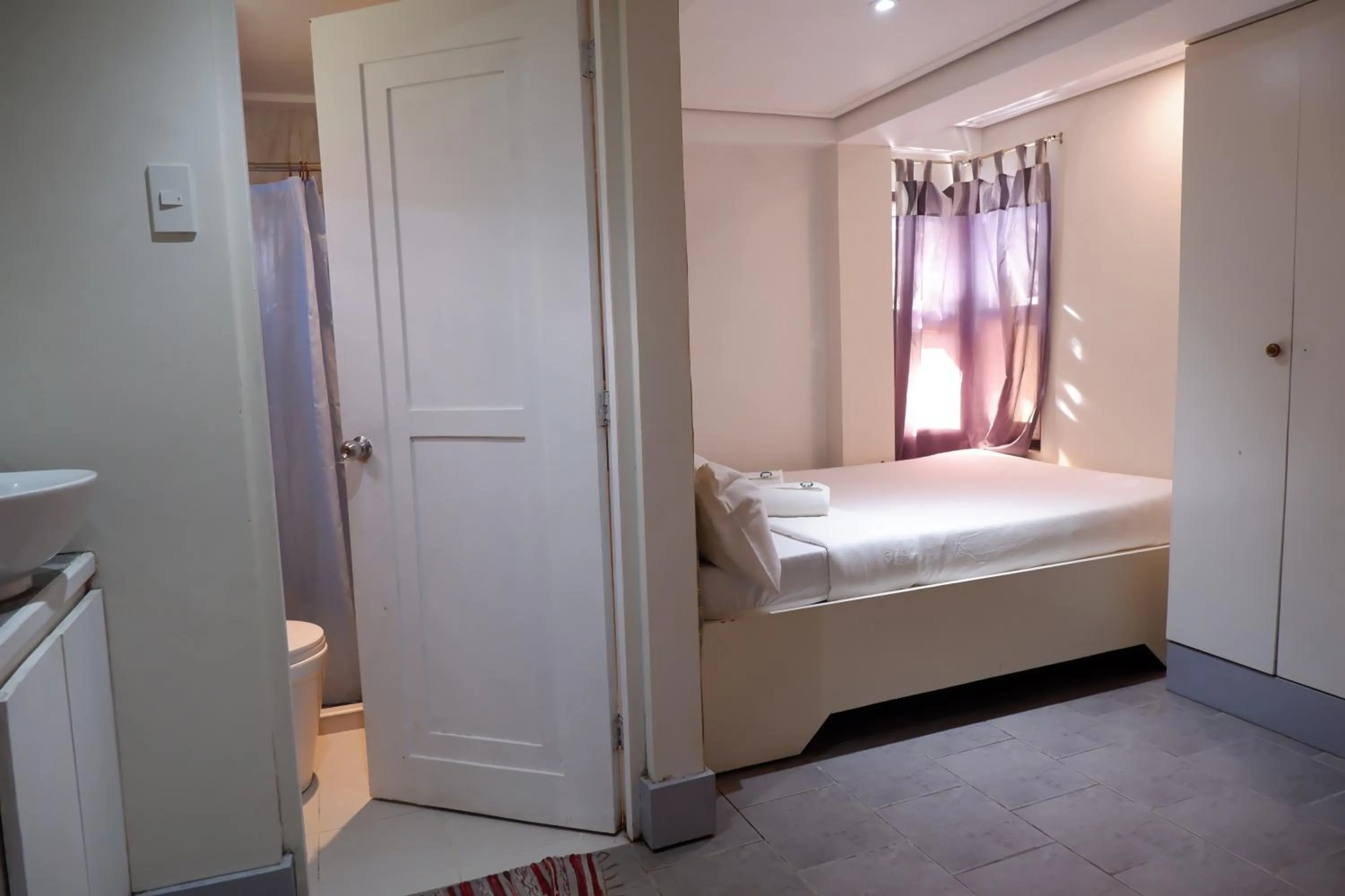 Bed in Sunset View Ridge Residences