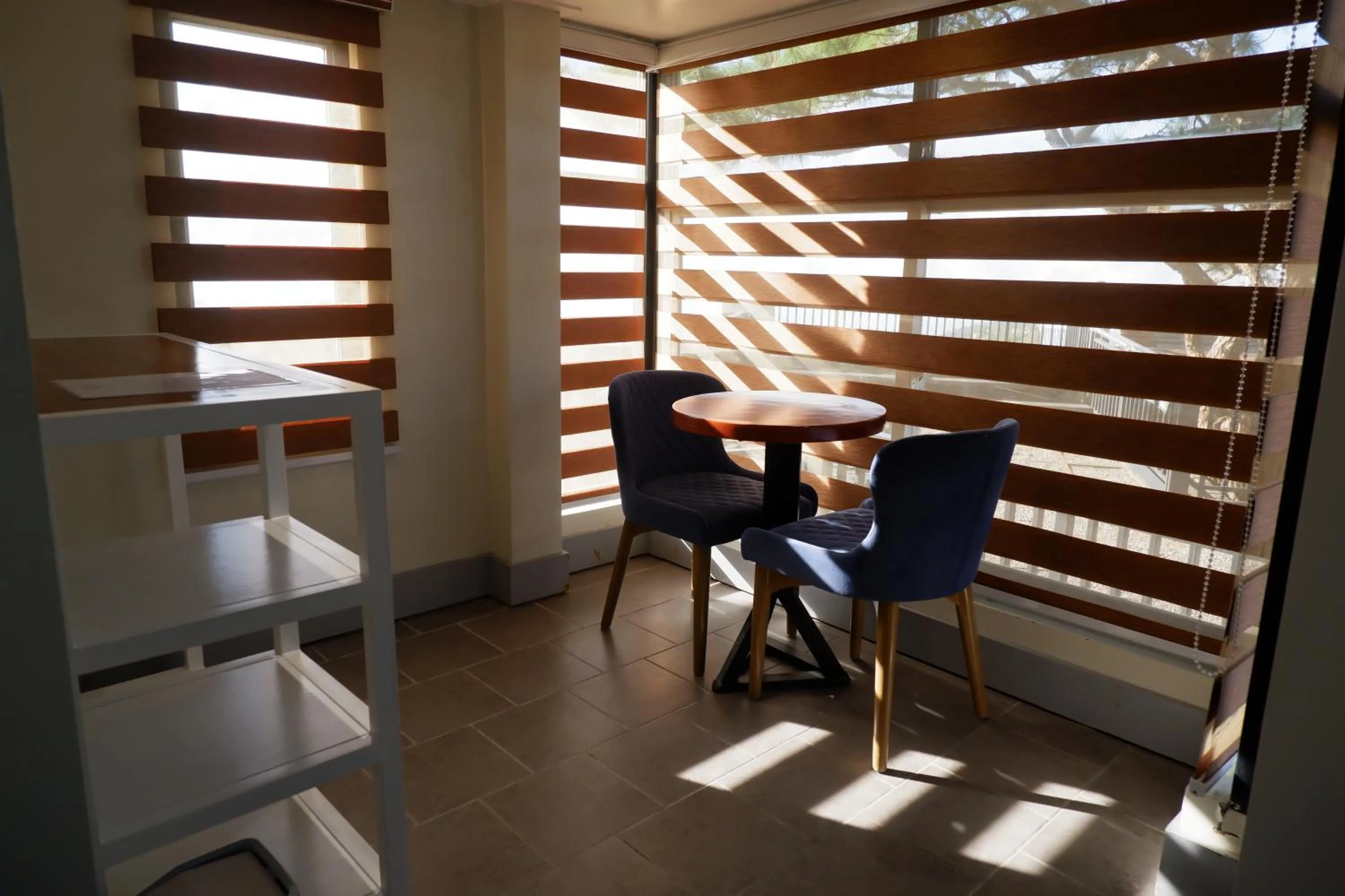 Seating area in Sunset View Ridge Residences