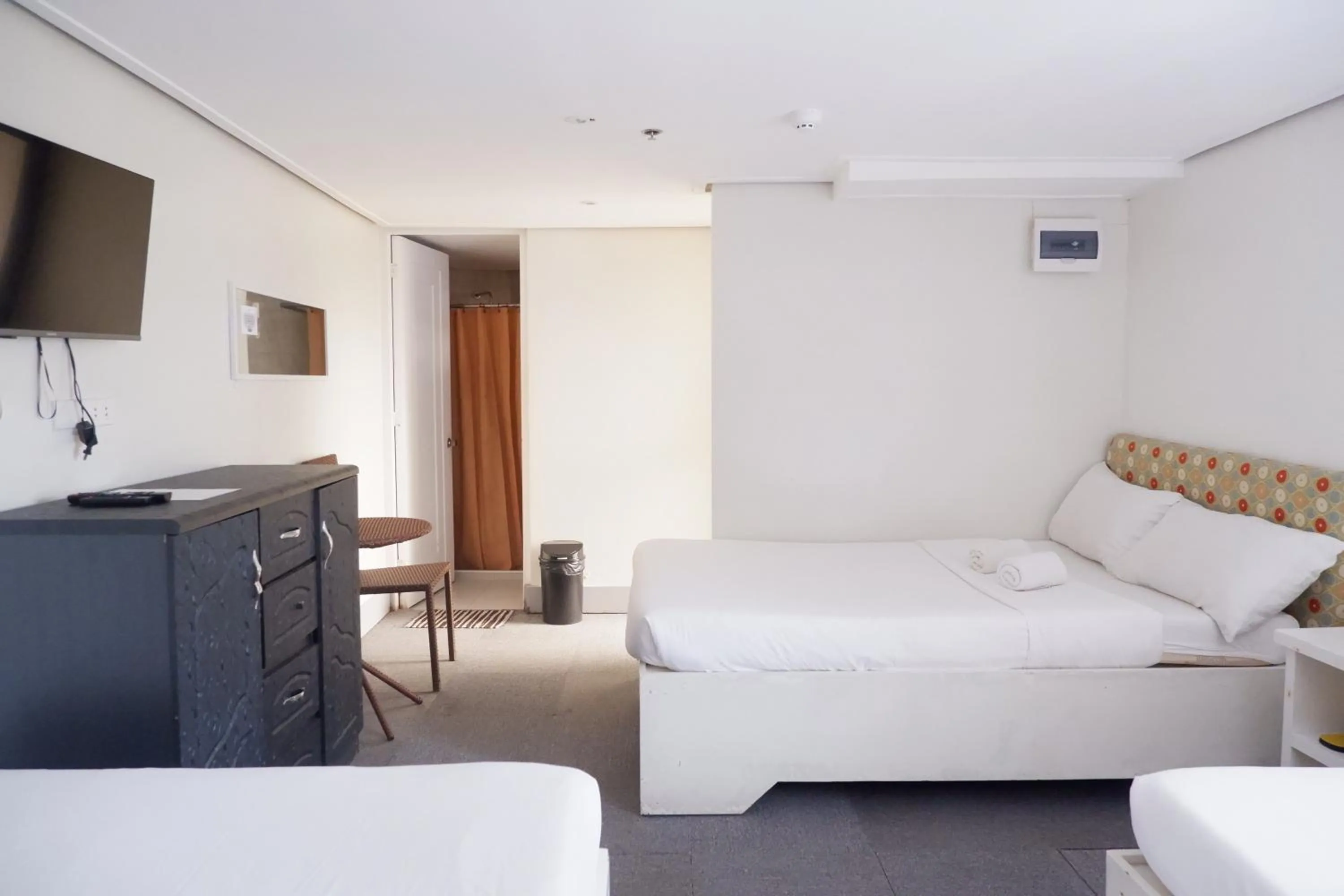 TV and multimedia, Bed in Sunset View Ridge Residences