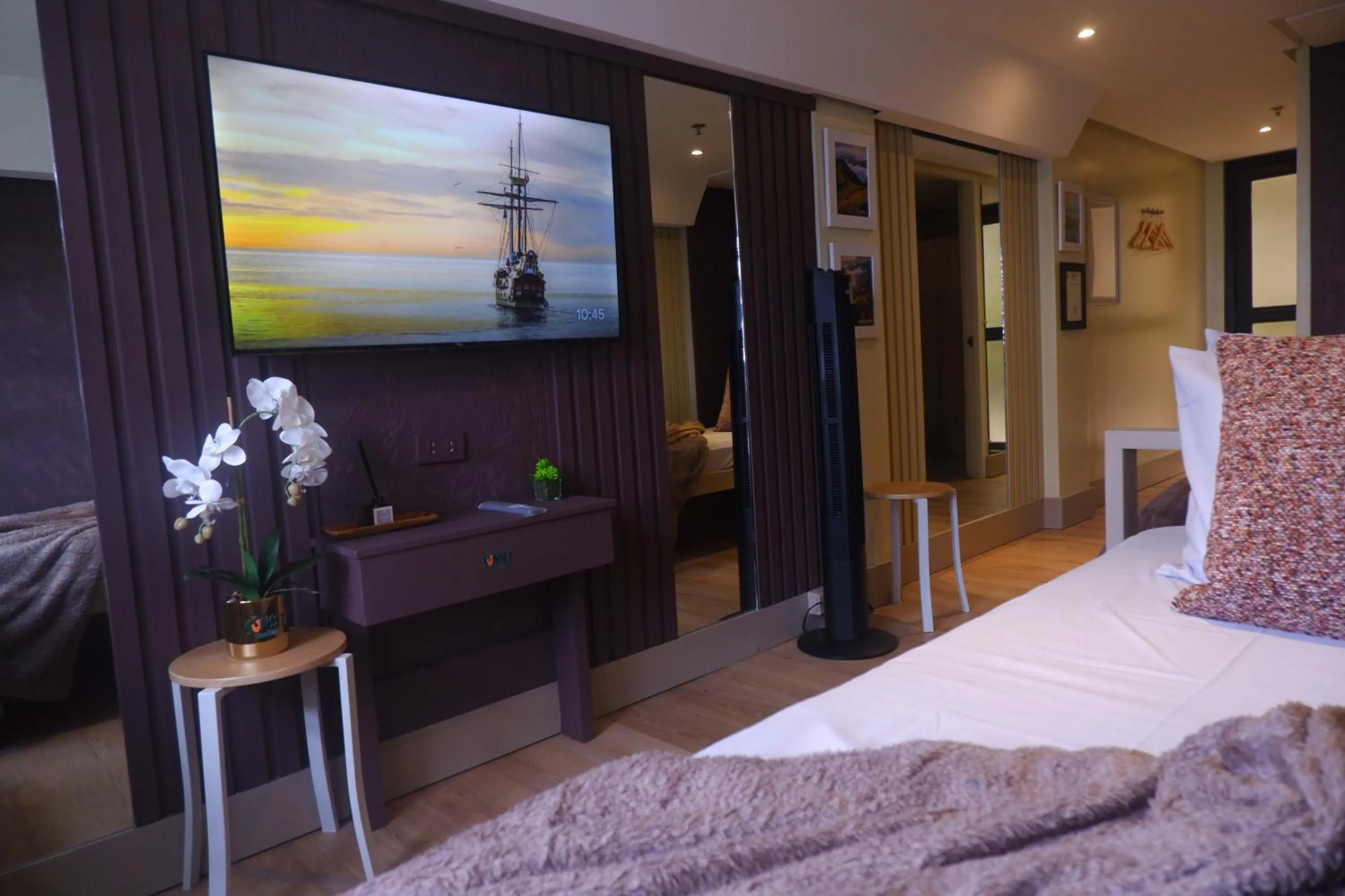 Bed in Sunset View Ridge Residences