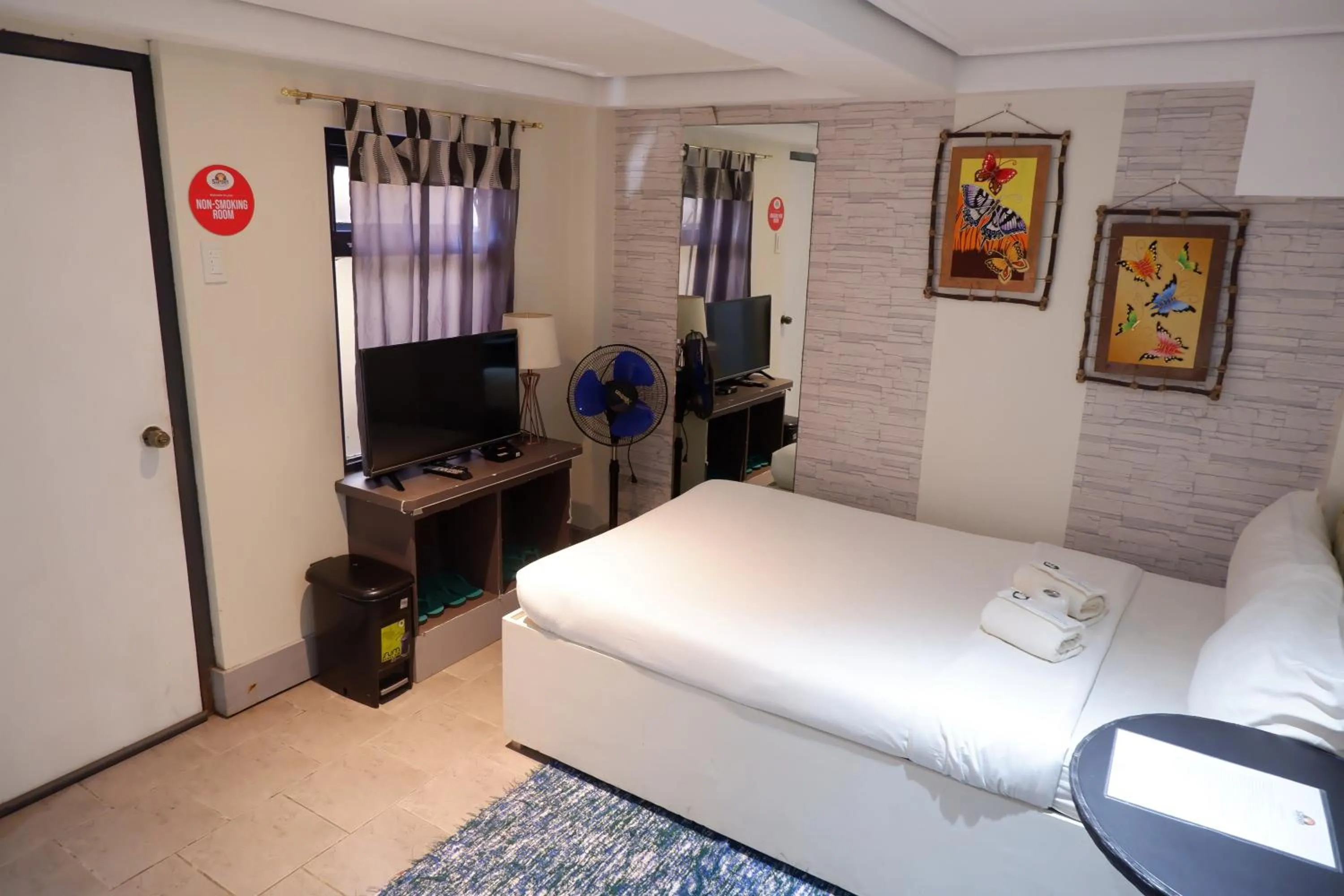 Bed in Sunset View Ridge Residences