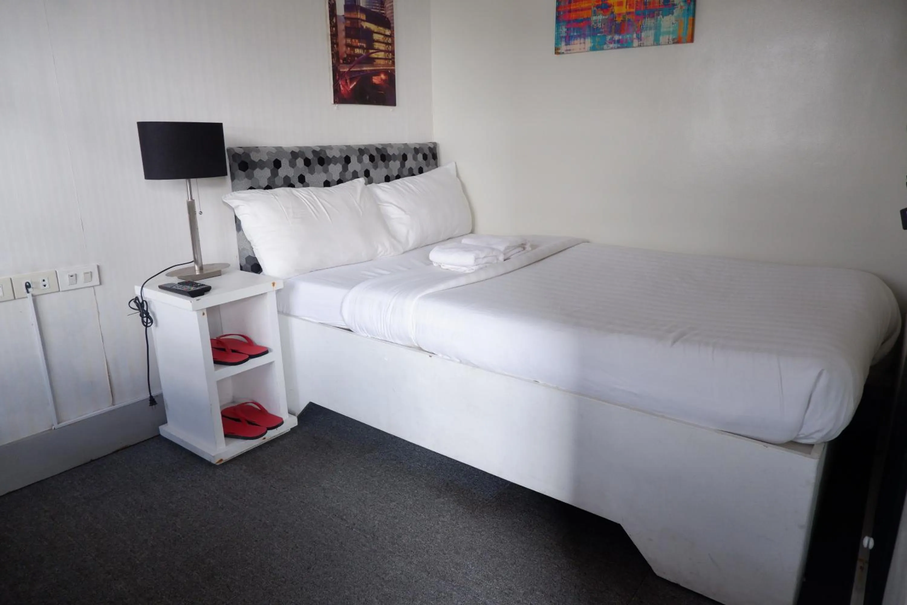 Bed in Sunset View Ridge Residences