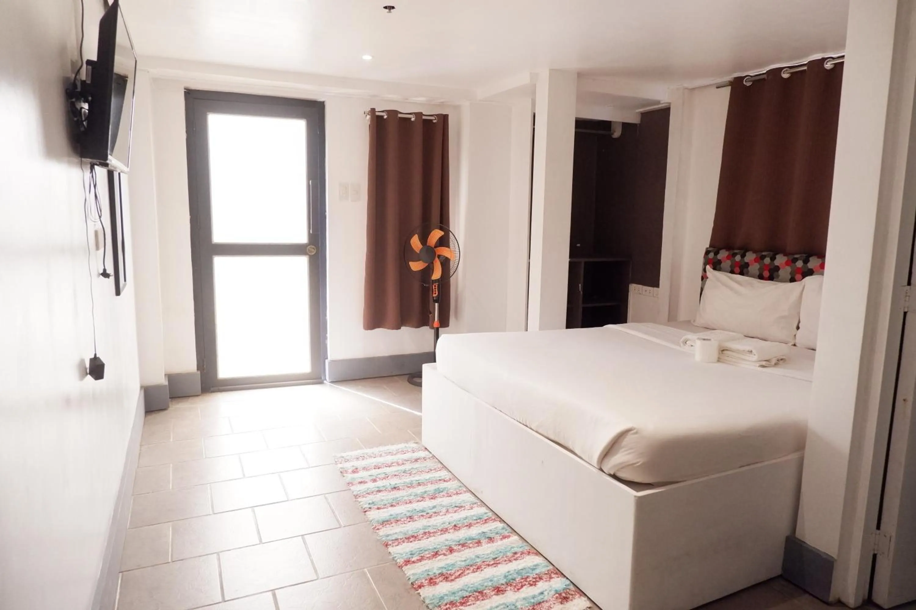 Bed in Sunset View Ridge Residences