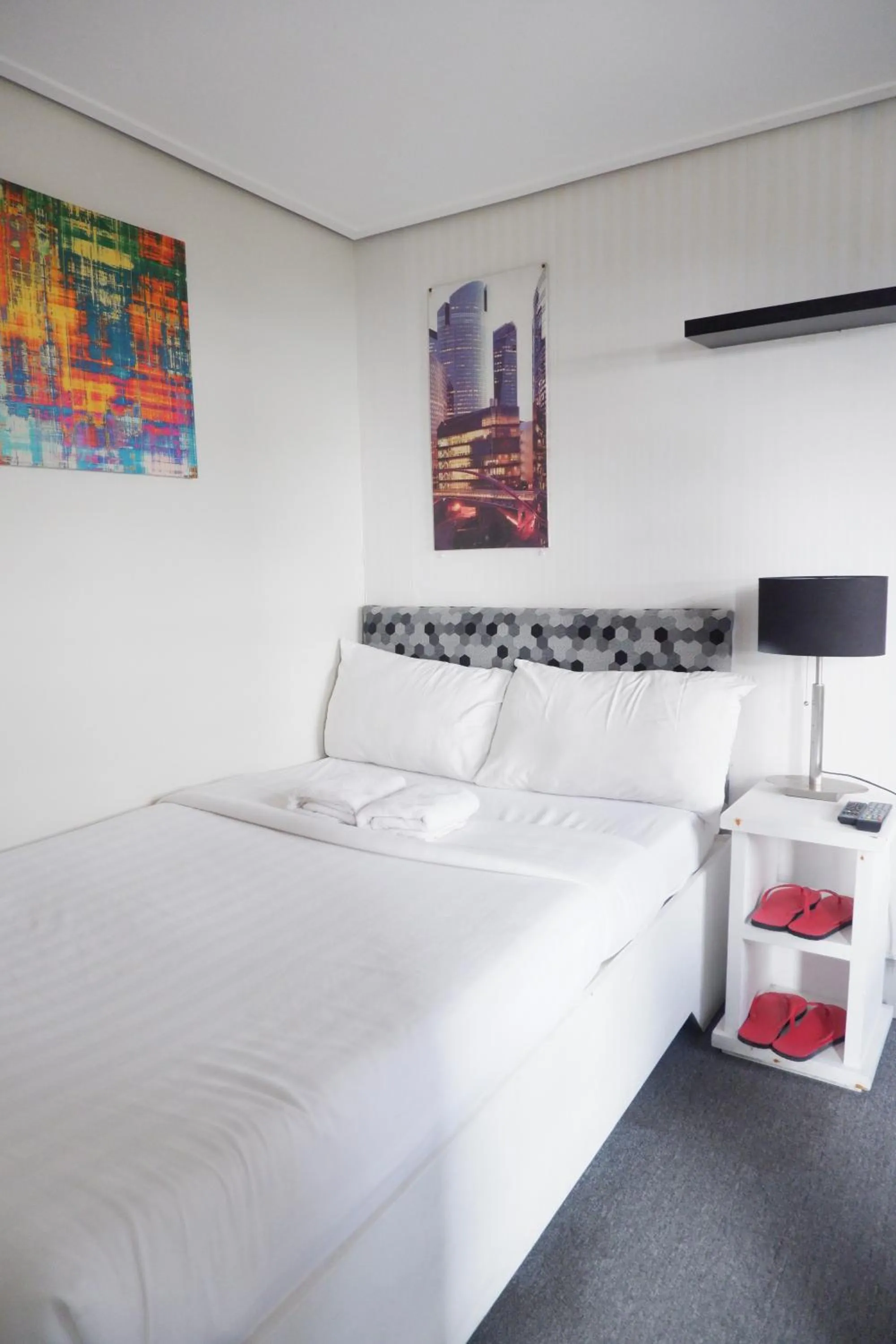 Bed in Sunset View Ridge Residences