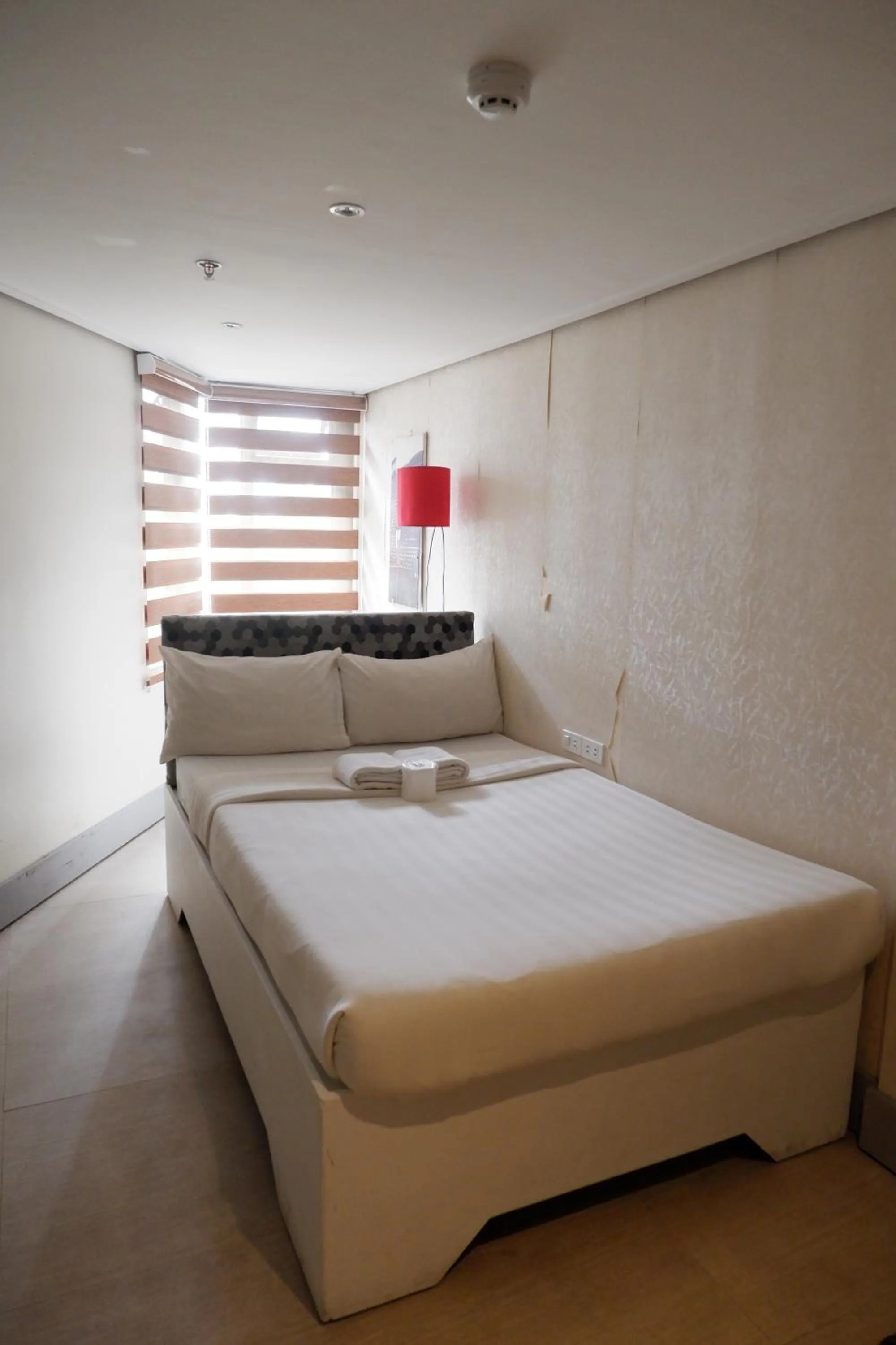 Bed in Sunset View Ridge Residences
