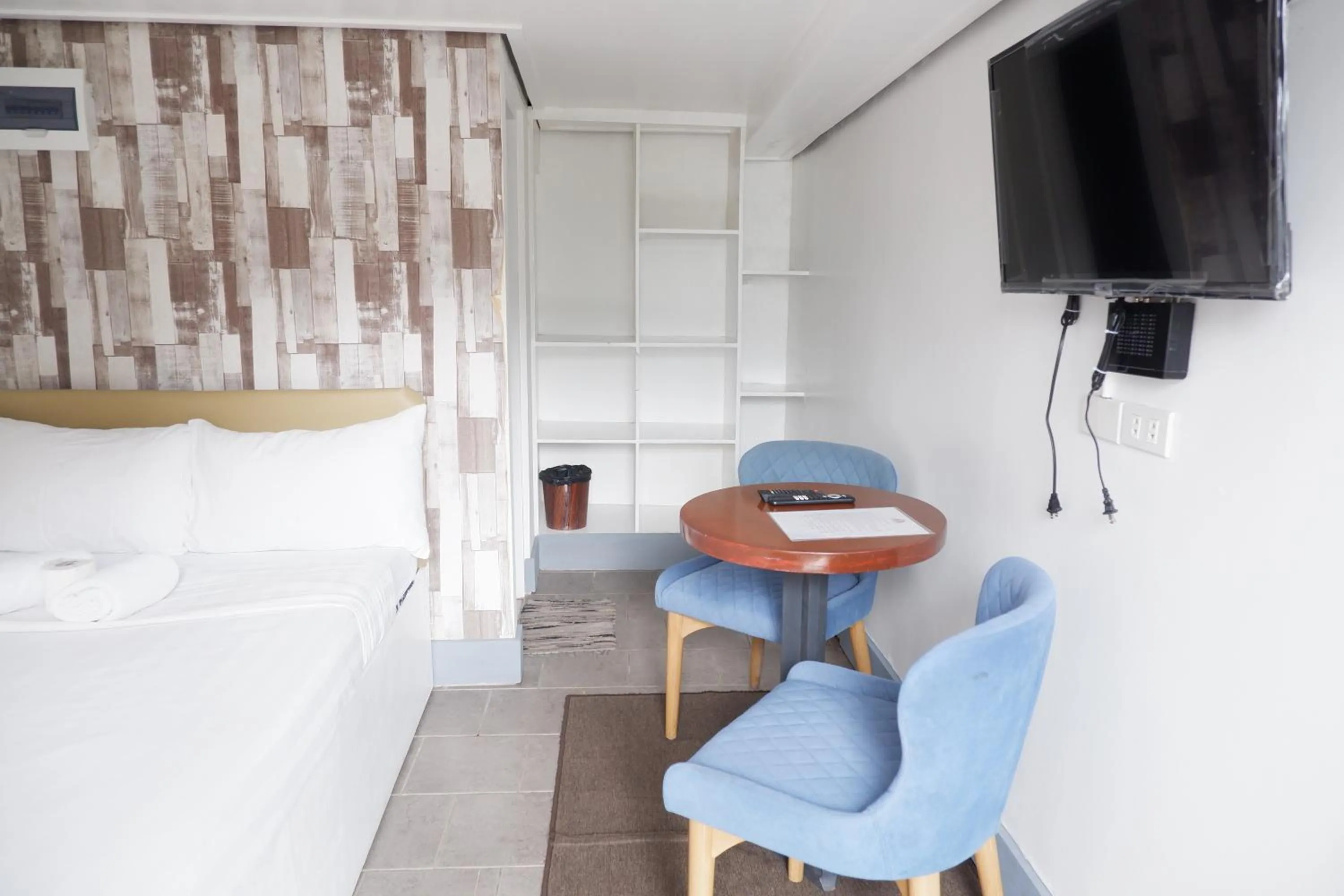 Bed in Sunset View Ridge Residences