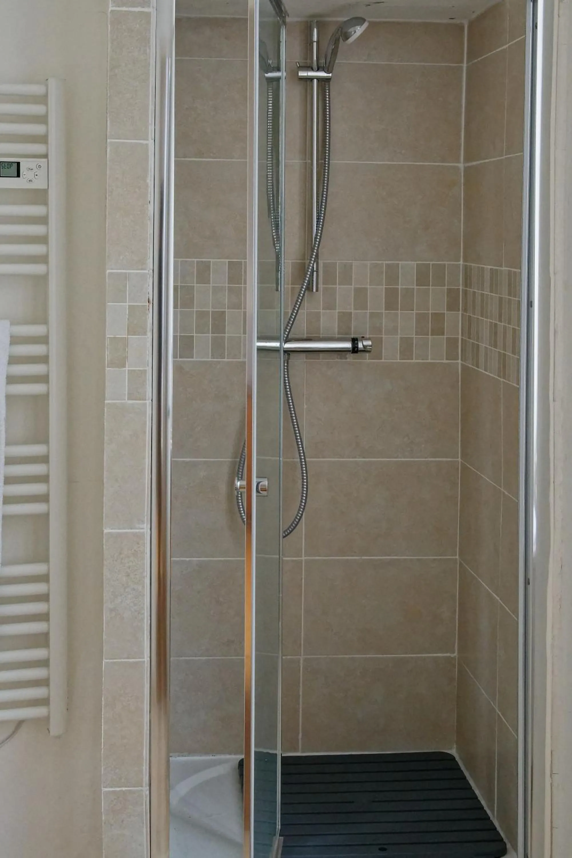 Shower in Maison Rives - Village du Livre de Montolieu
