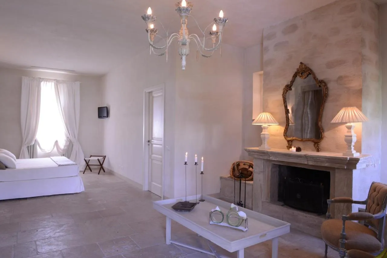 Photo of the whole room in Castello Camemi