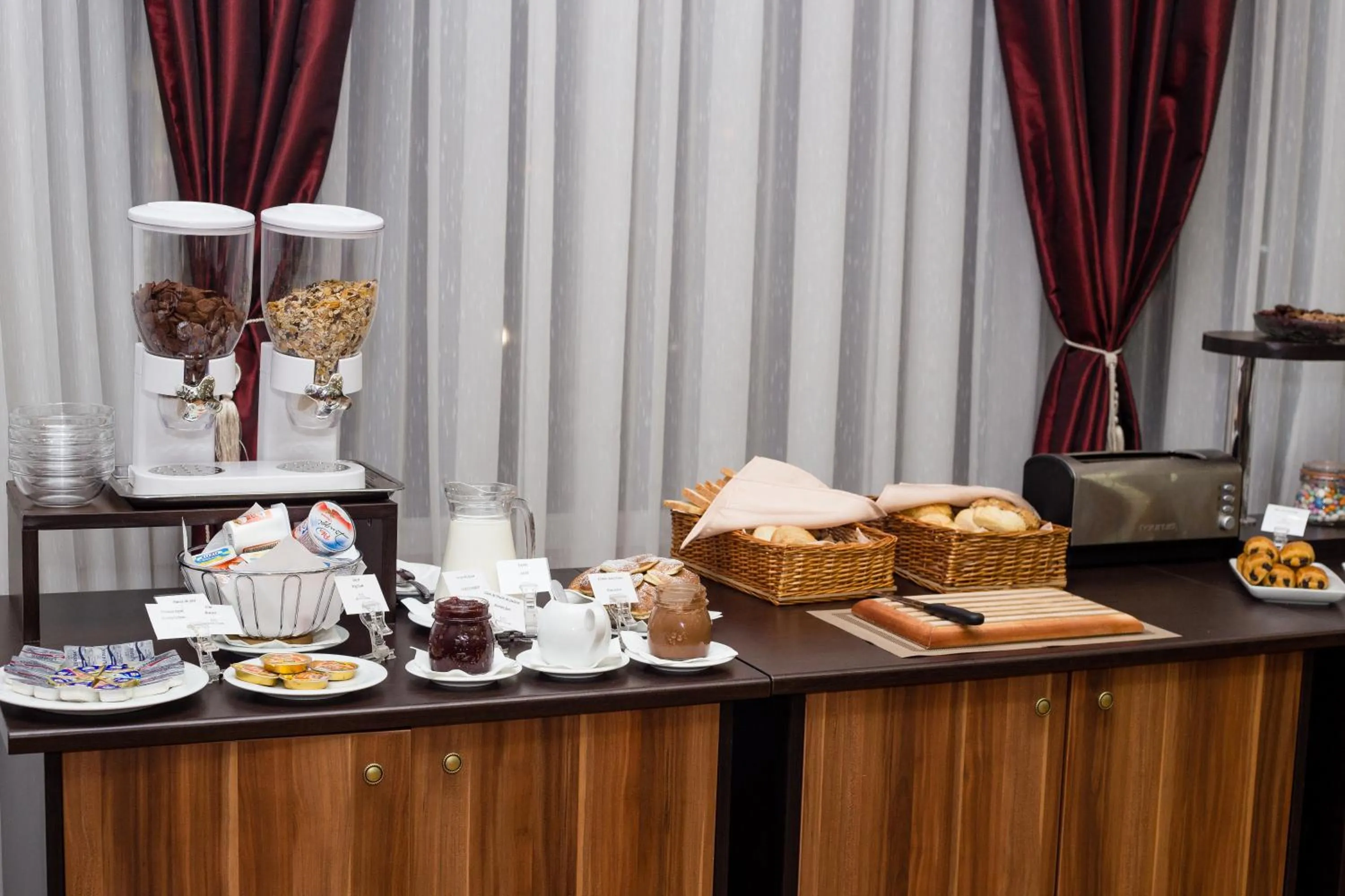 Breakfast in Hotel Athos R.M.T.