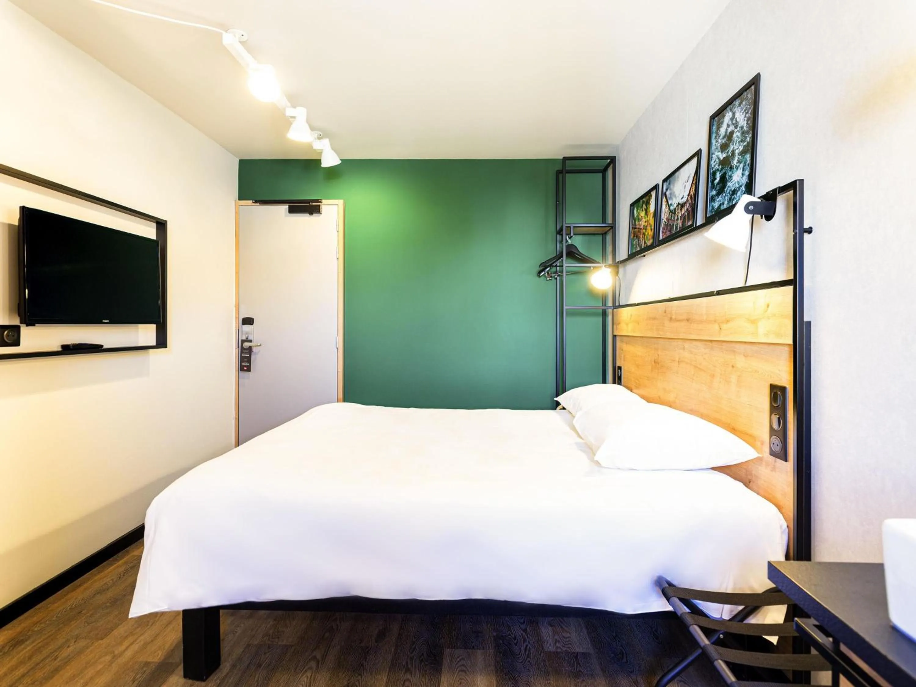 Bedroom, Bed in Ibis Pau Centre