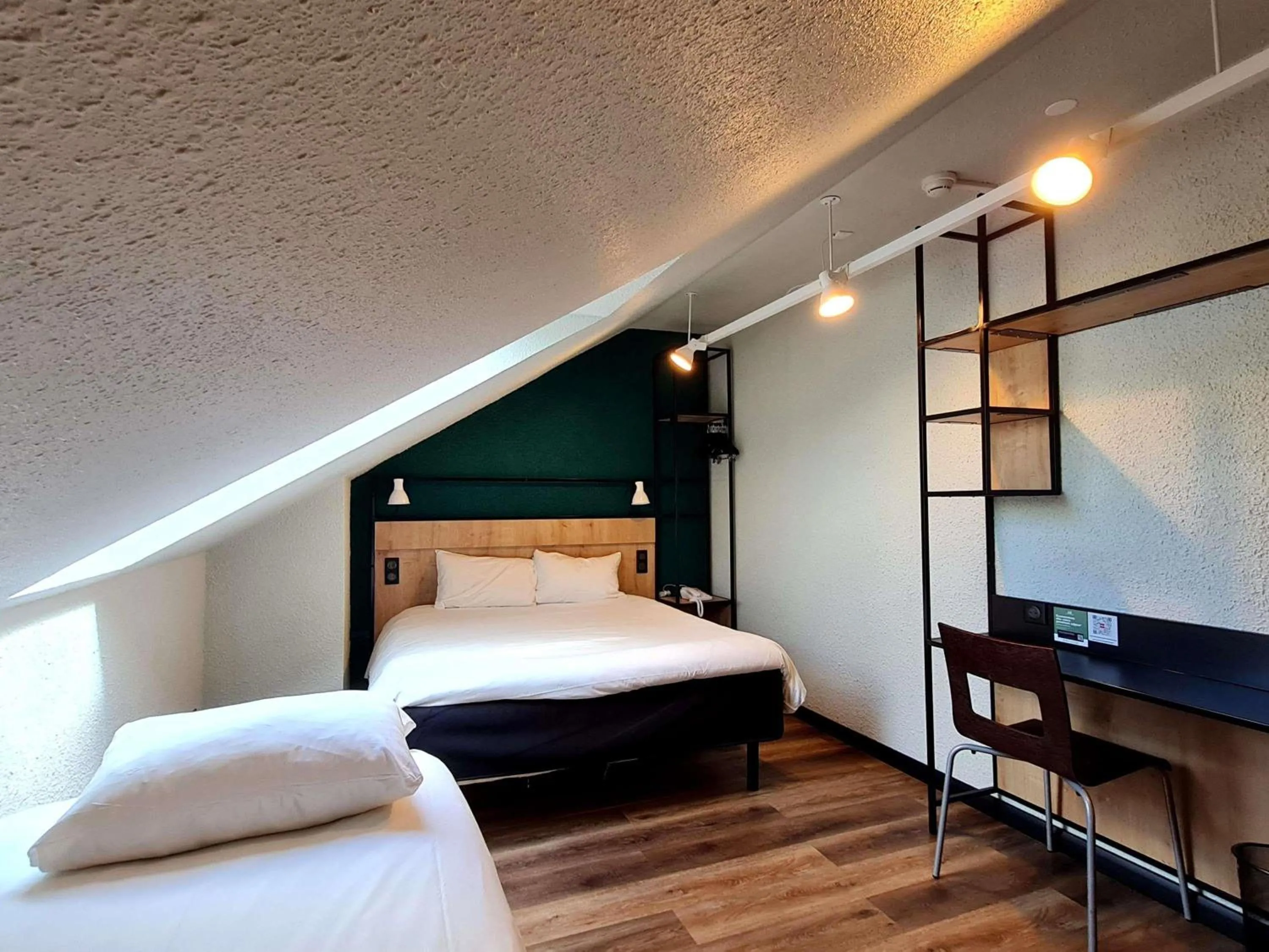 Bedroom, Bed in Ibis Pau Centre