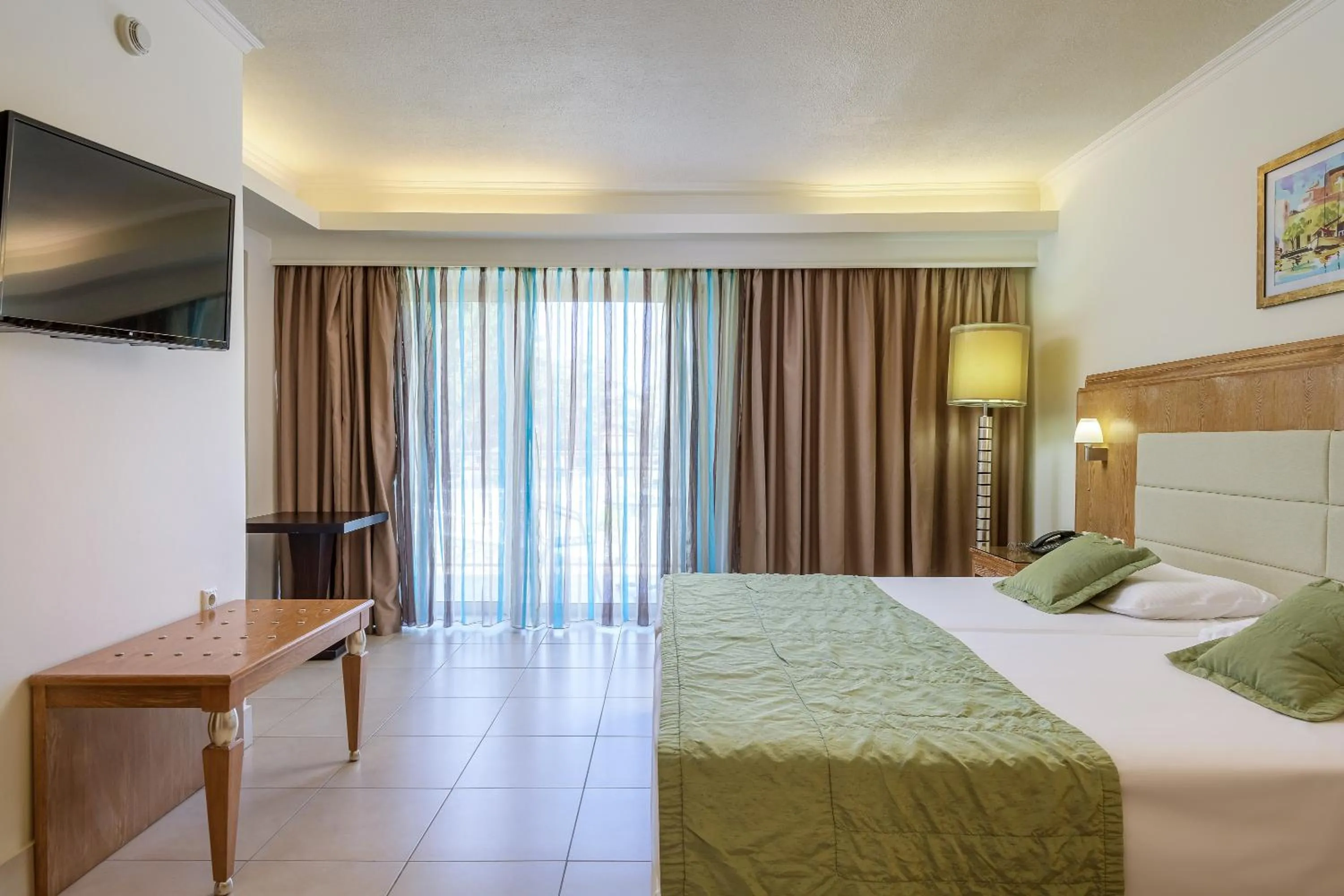 Bed in Natura Park Village Hotel & Spa