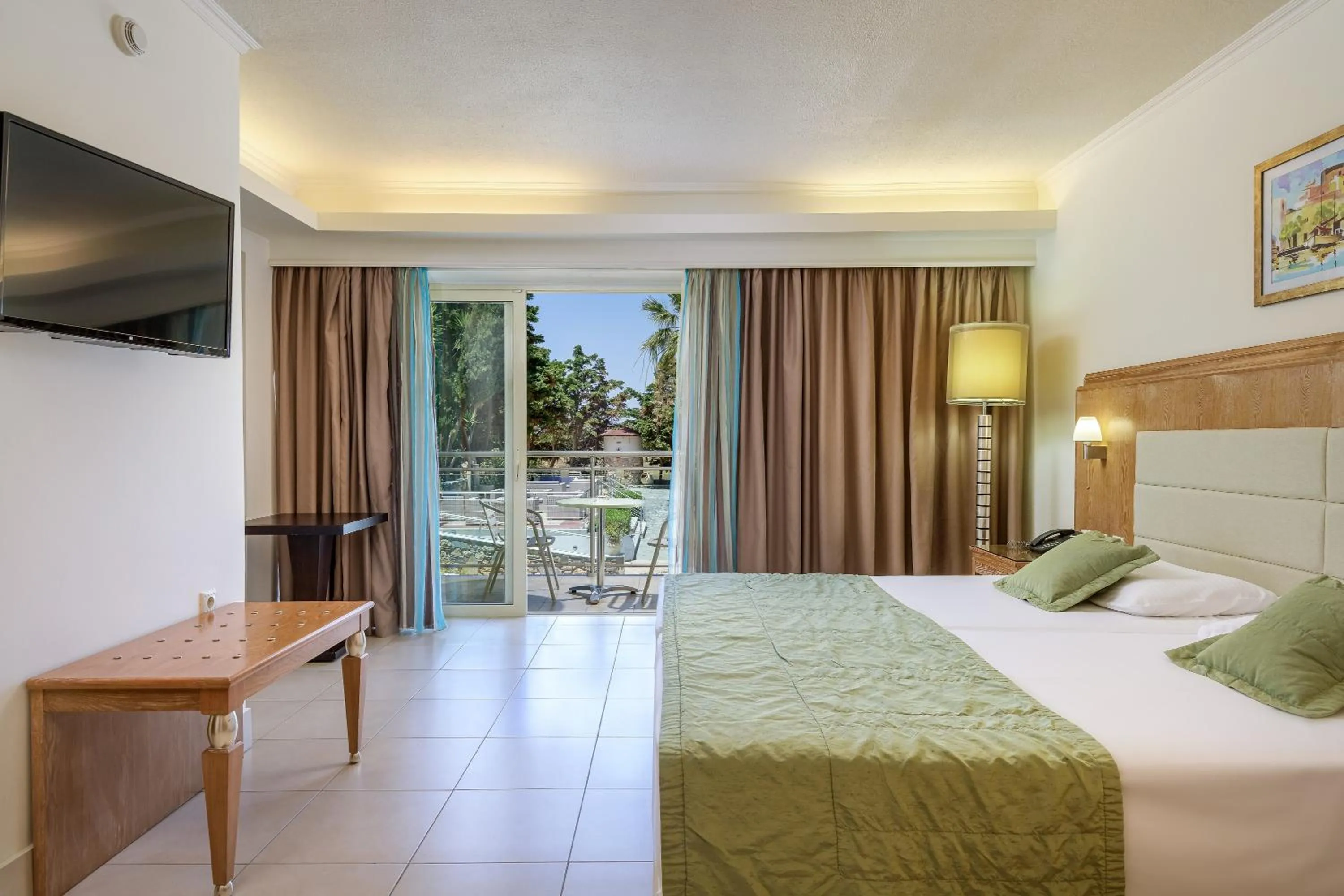 Bed in Natura Park Village Hotel & Spa