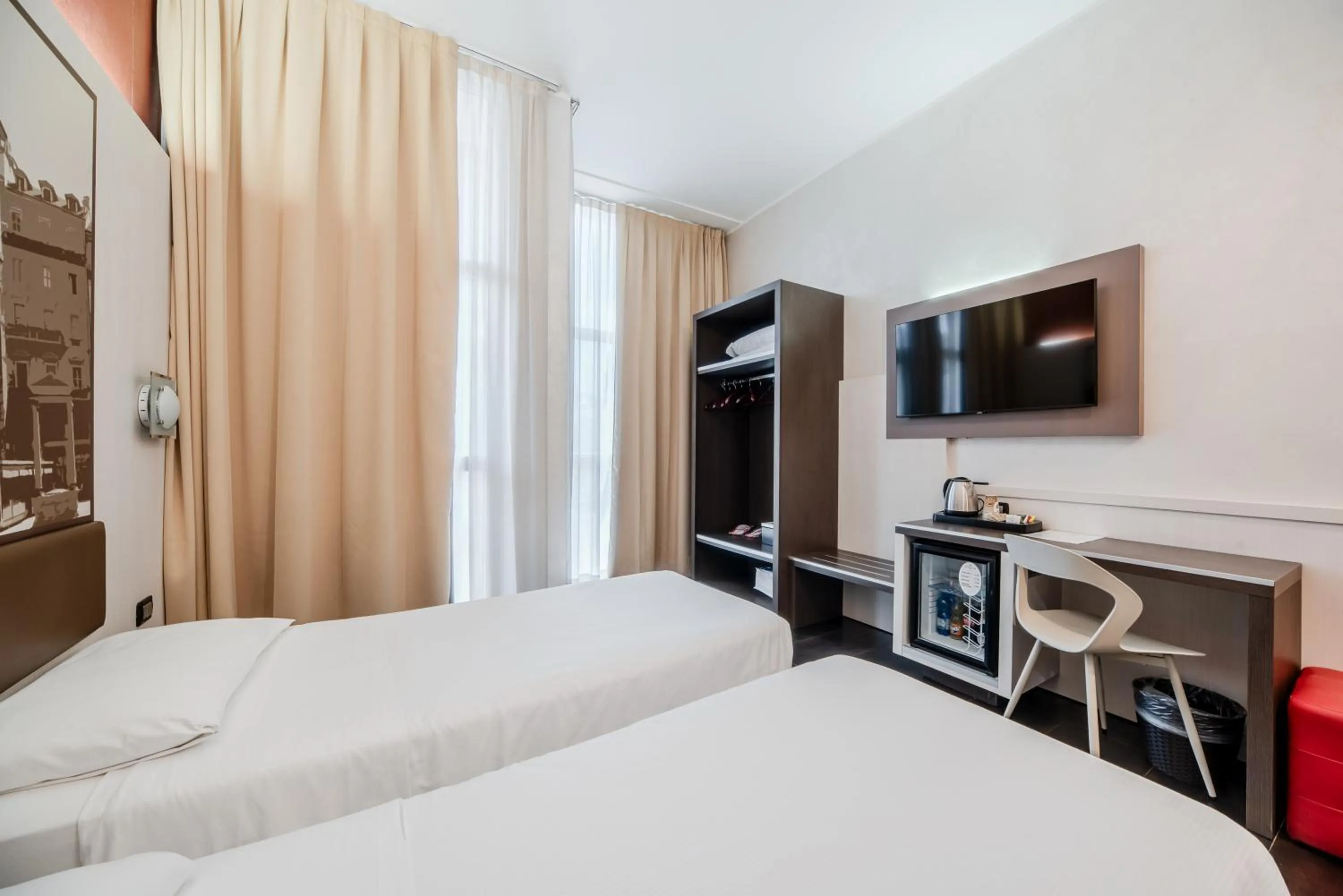TV and multimedia, Bed in Hotel Milano Navigli