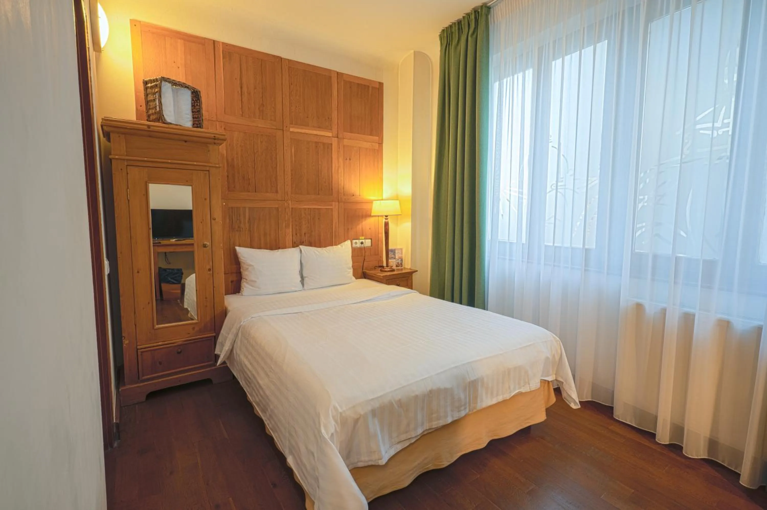 Bedroom, Bed in Rembrandt Old Town