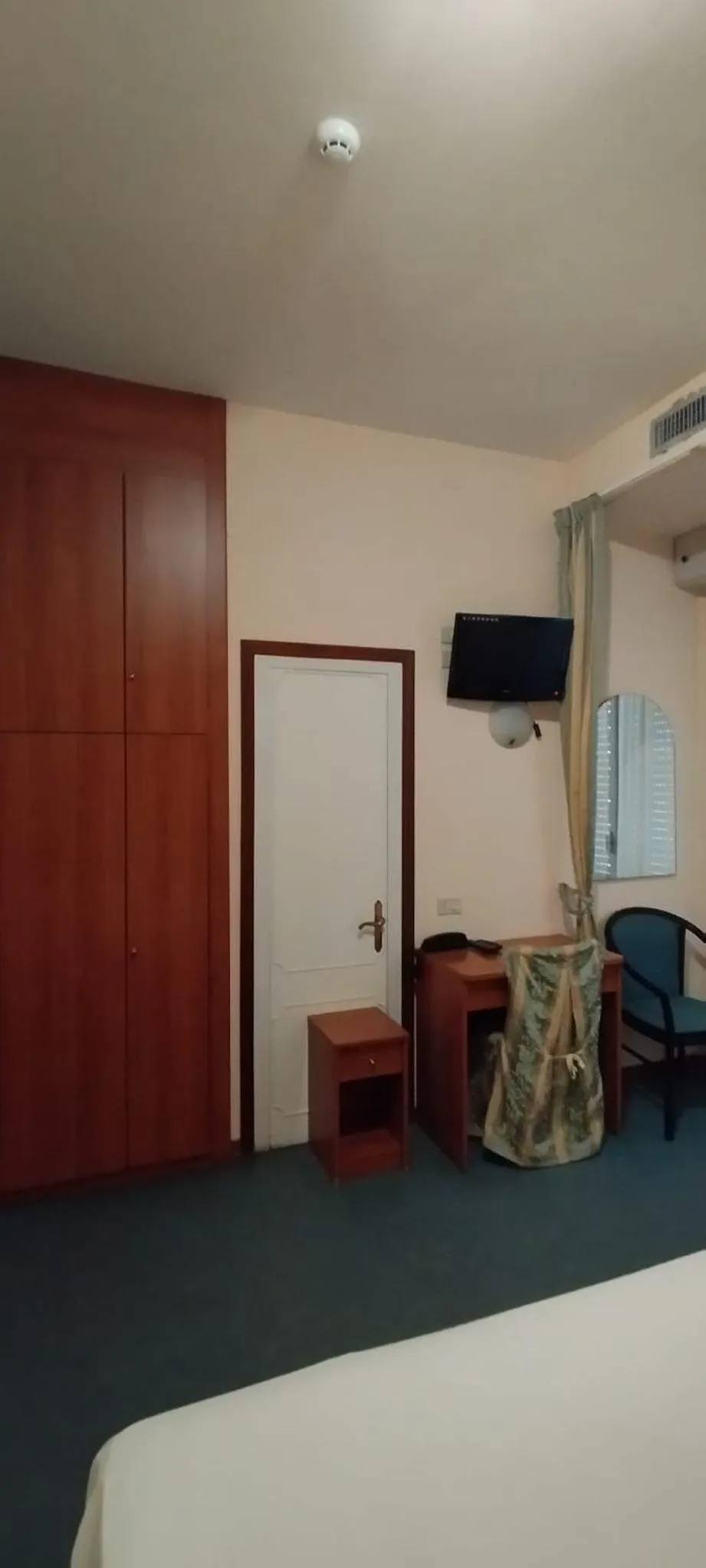 TV and multimedia, Bed in Hotel Acerboli