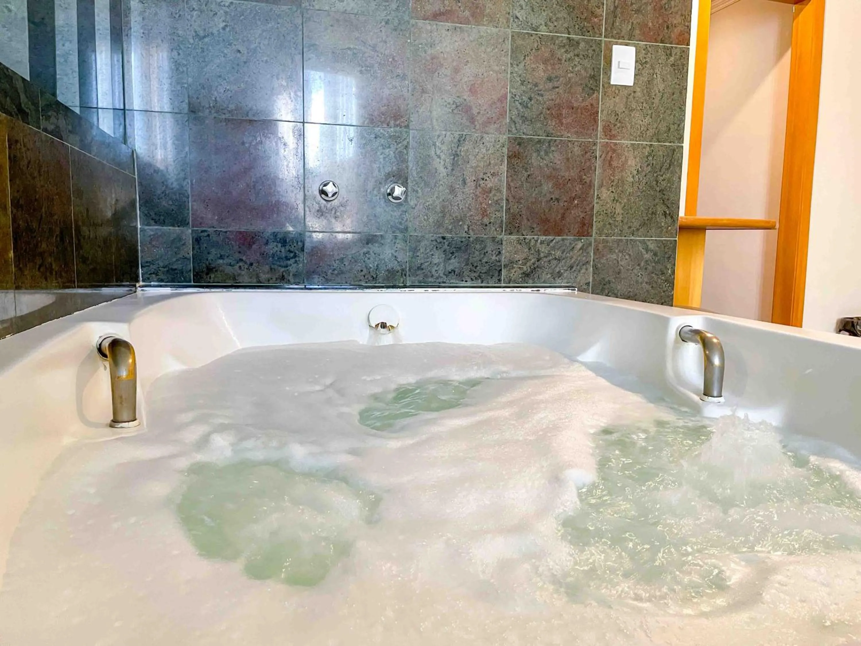 Hot Tub in Saionara Hotel